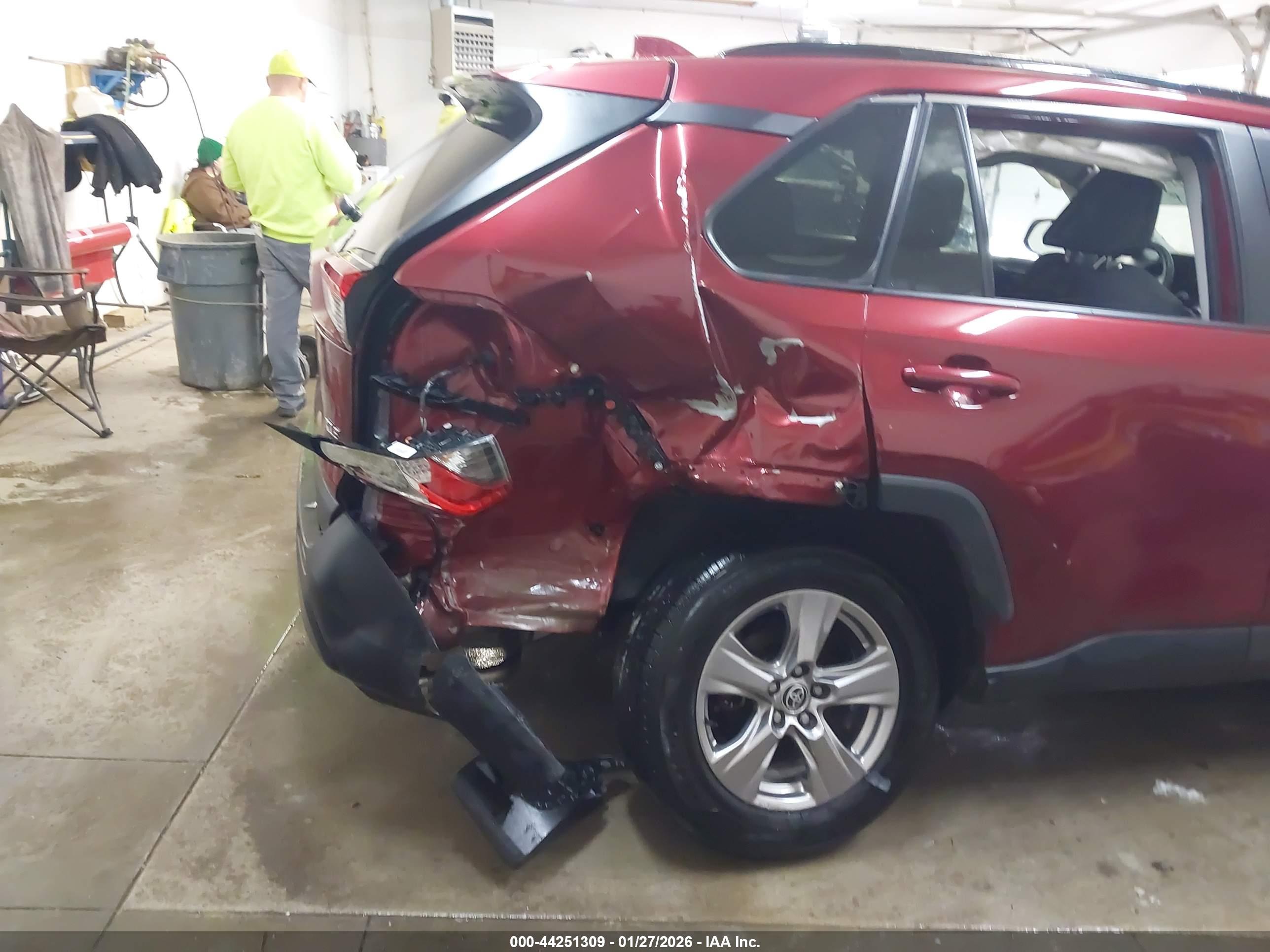 TOYOTA RAV4 image 6