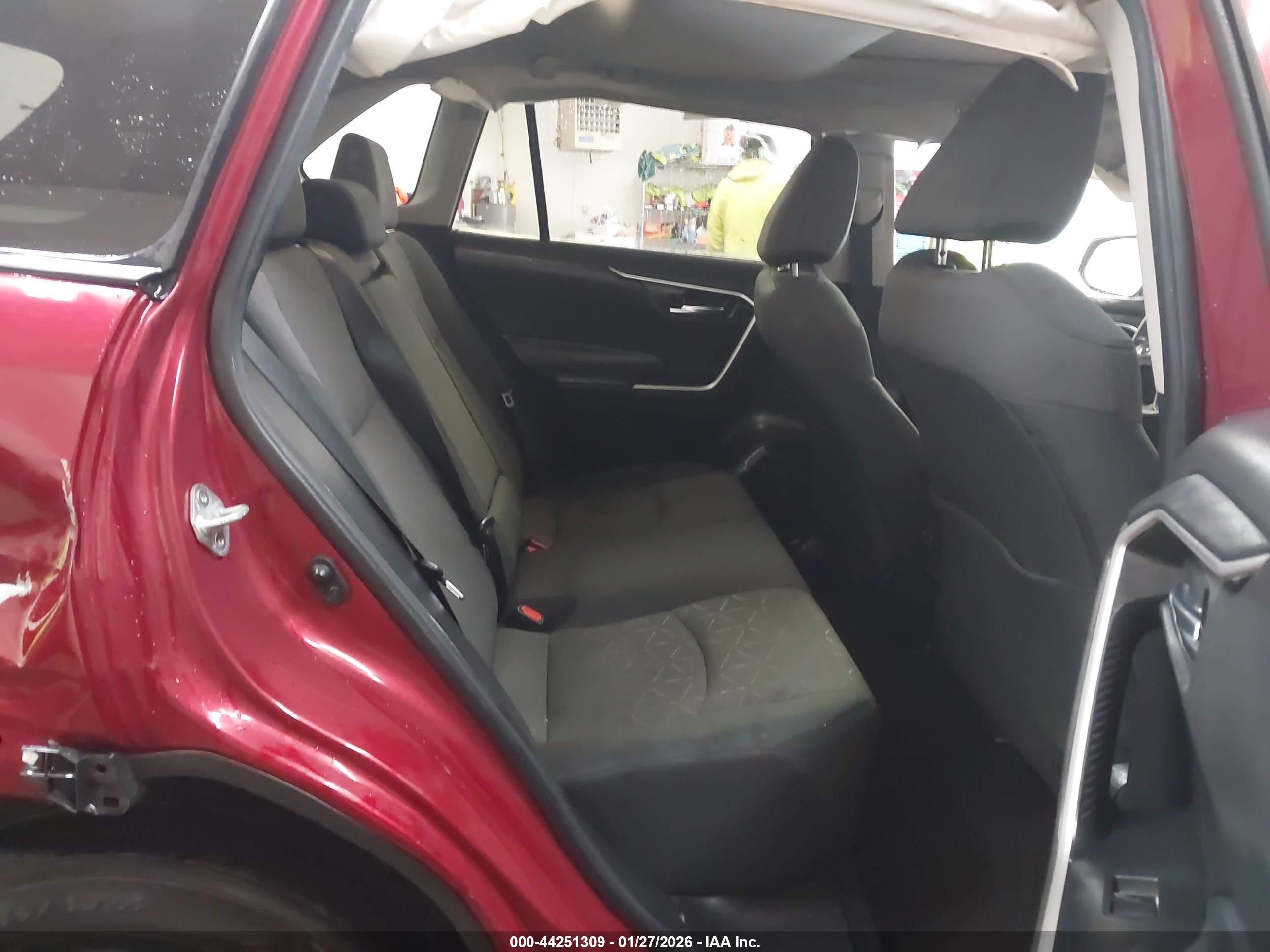 TOYOTA RAV4 image 8