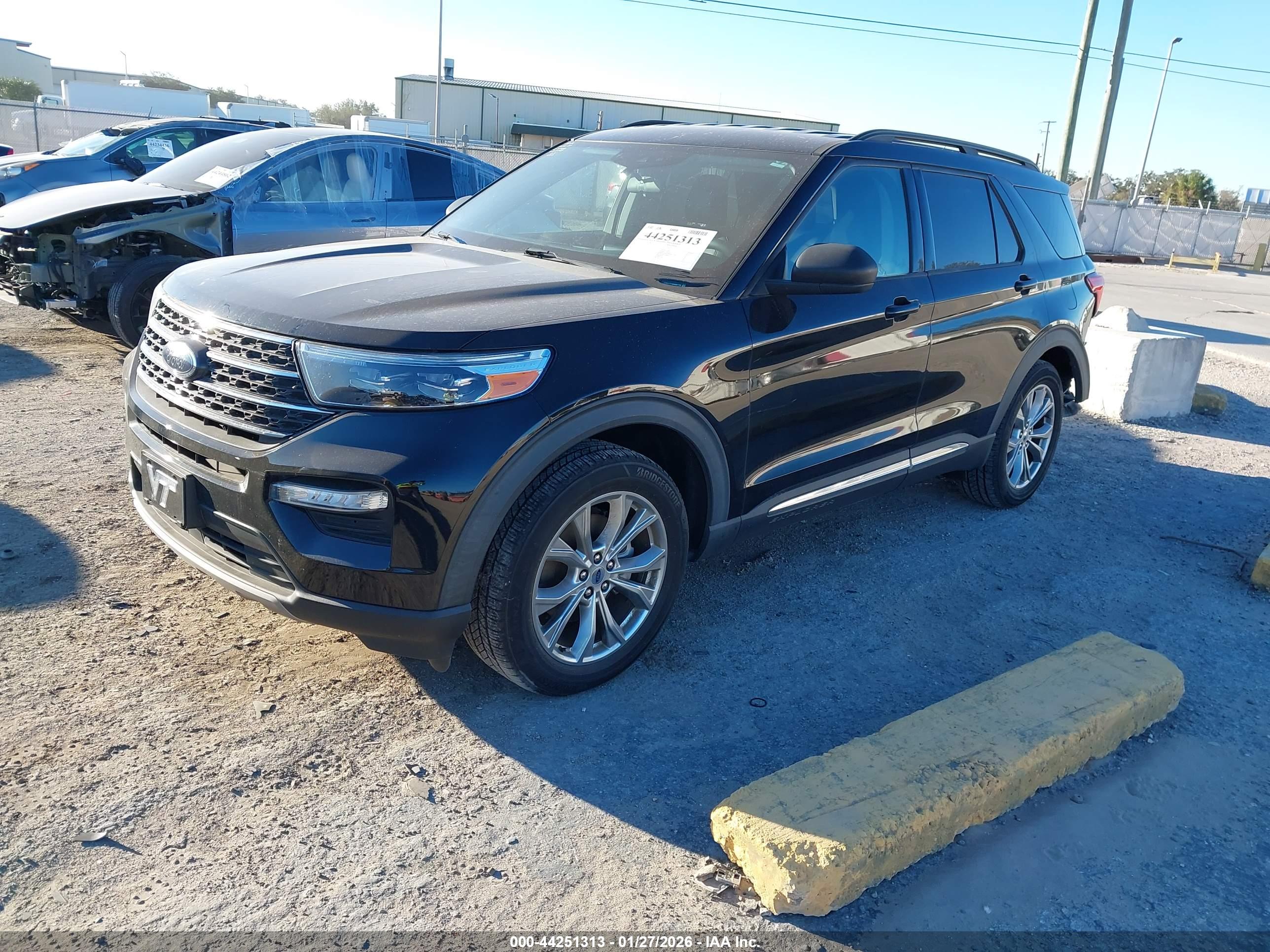 FORD EXPLORER image 2