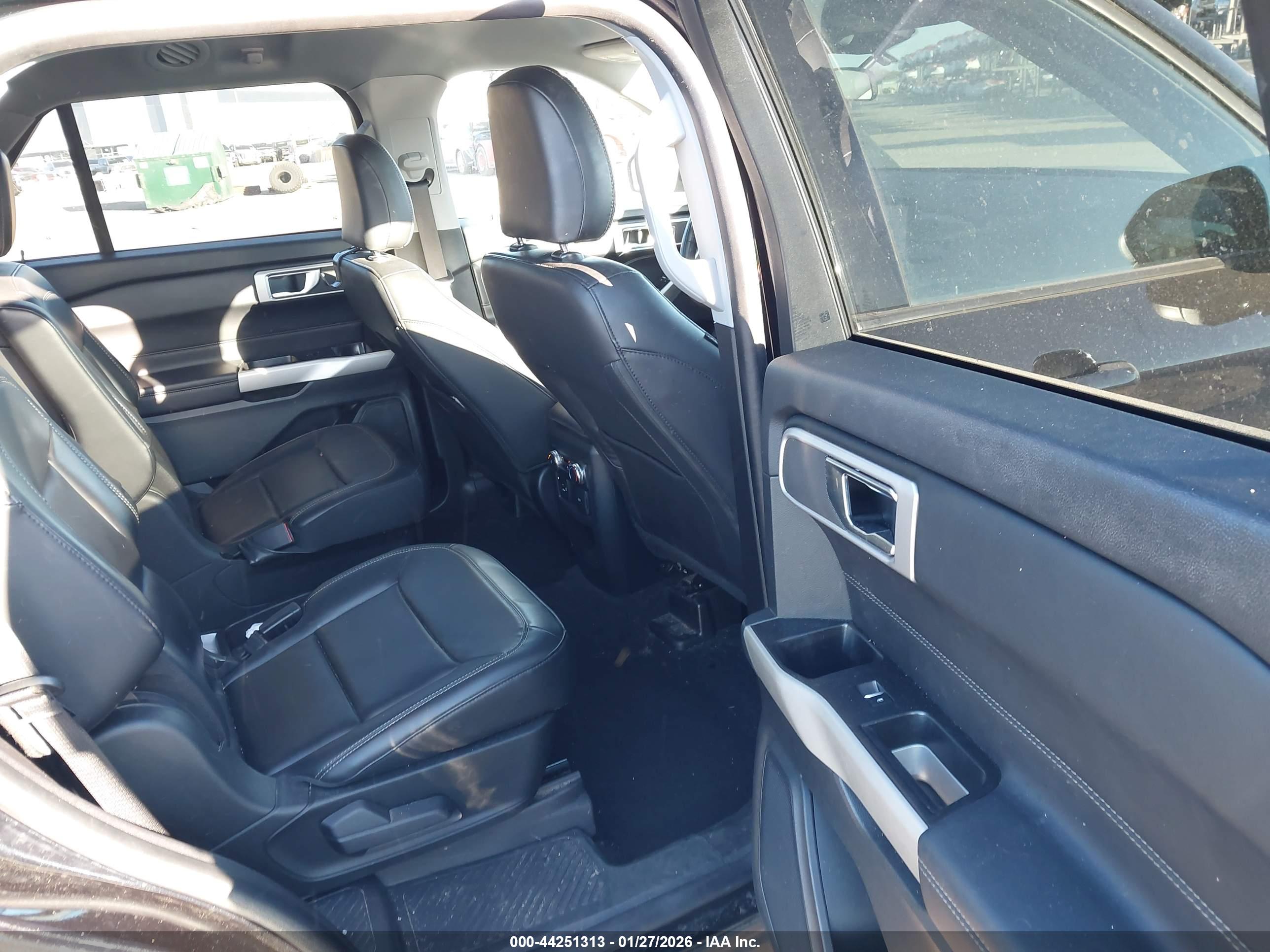 FORD EXPLORER image 8