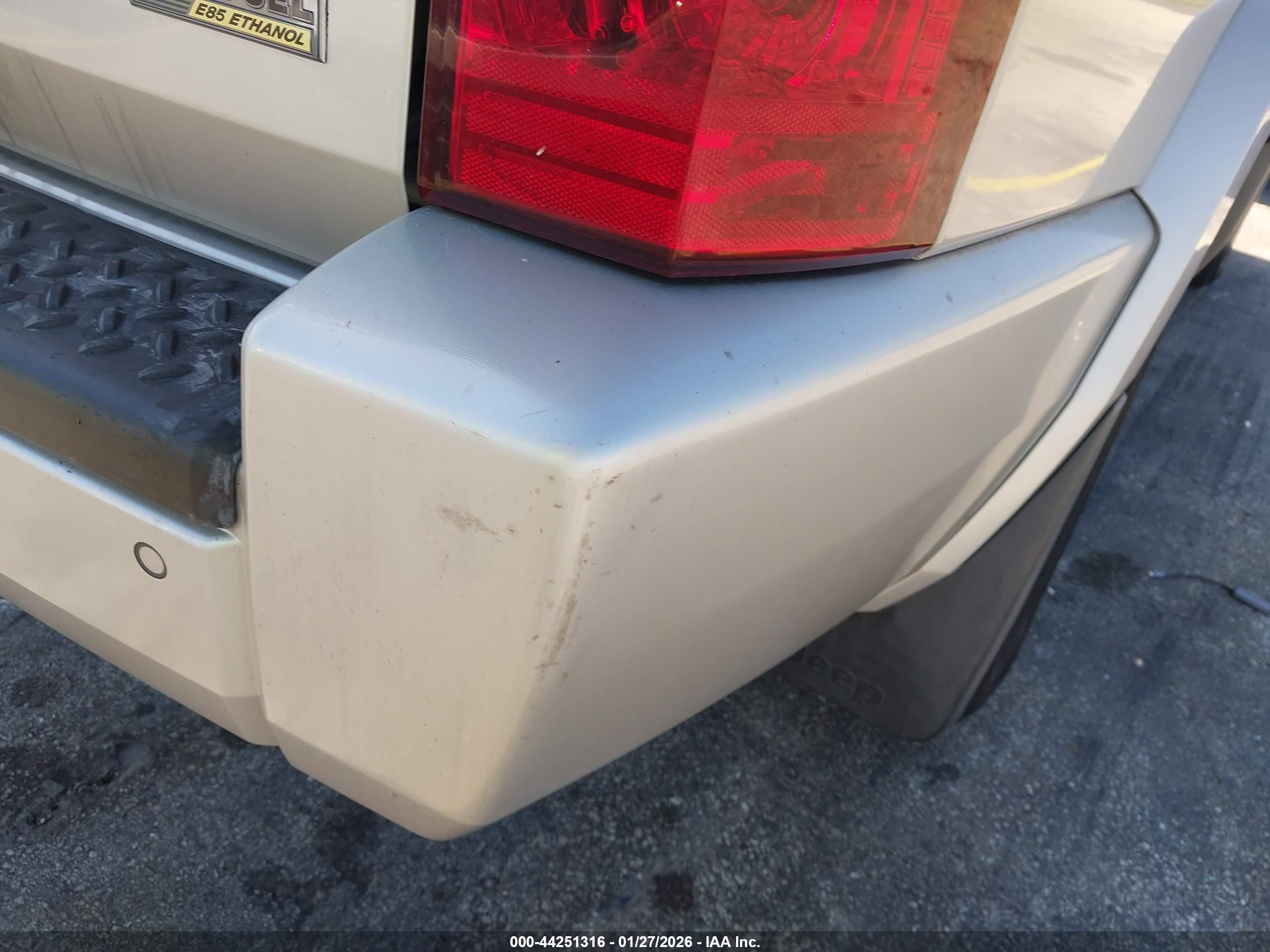 JEEP COMMANDER image 6