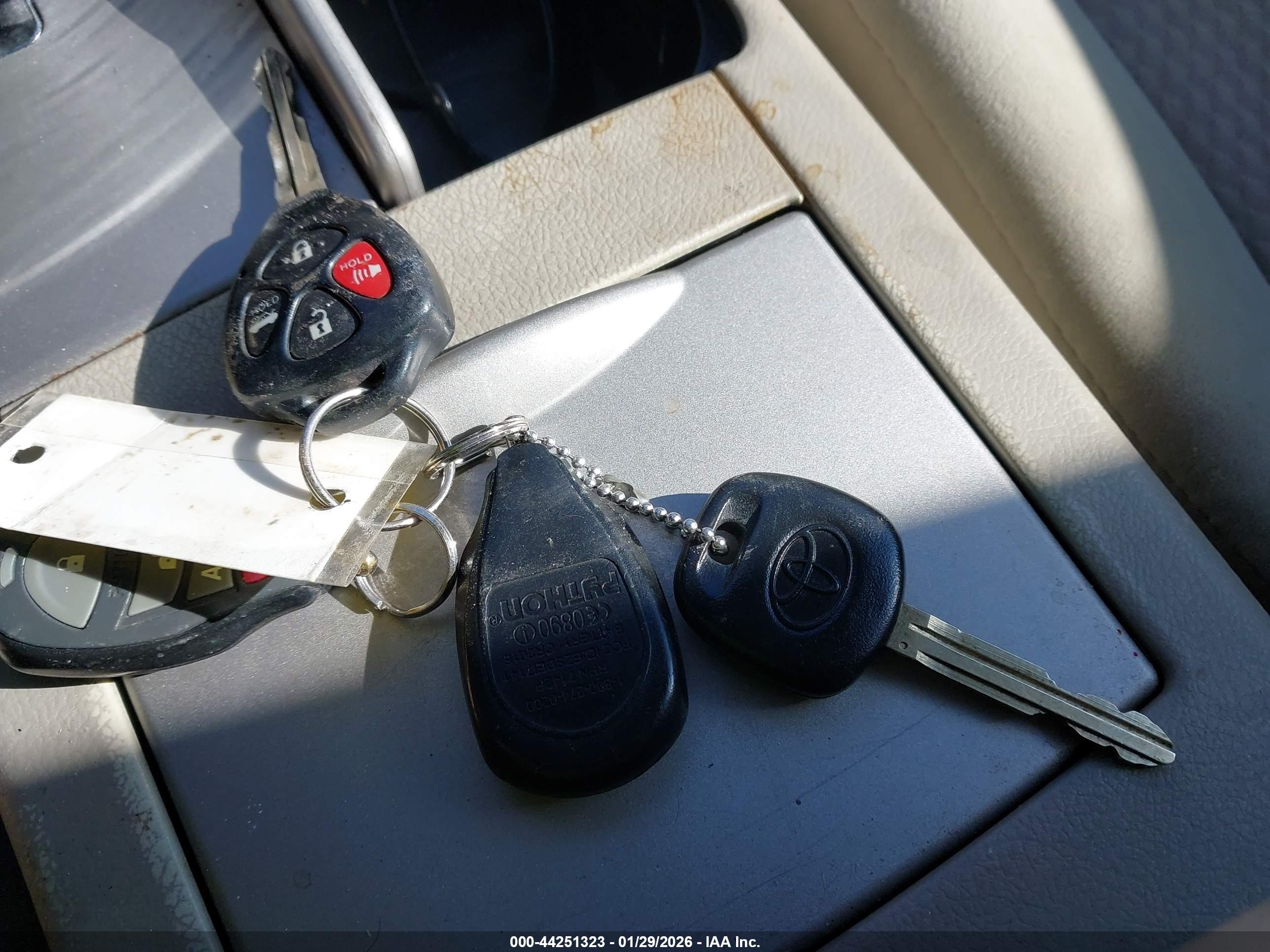 TOYOTA CAMRY image 11