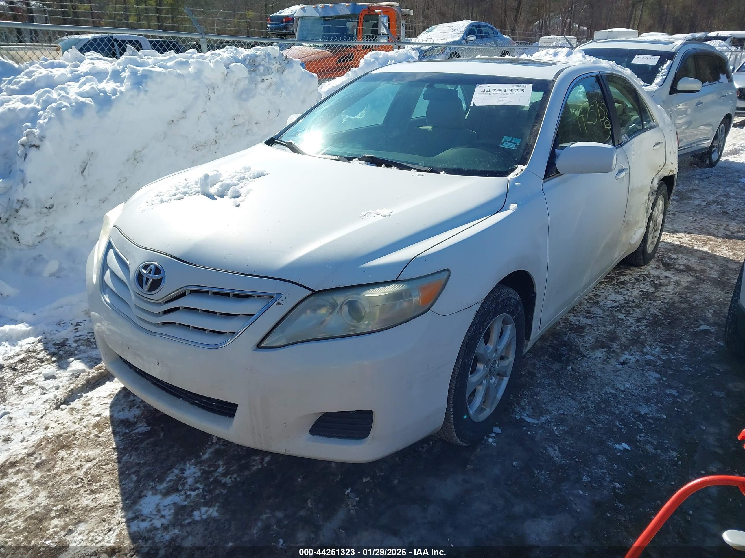 TOYOTA CAMRY image 2