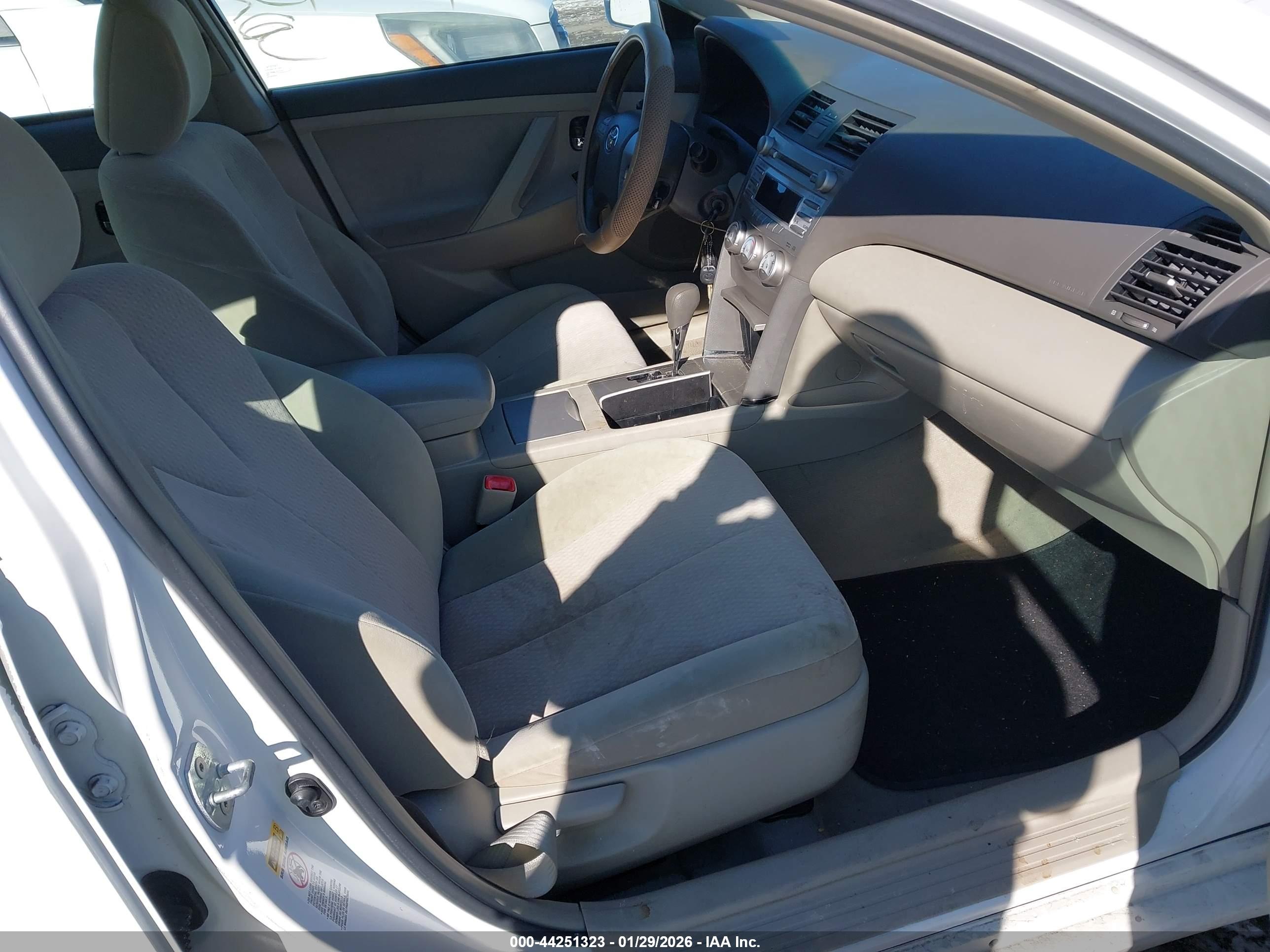 TOYOTA CAMRY image 5