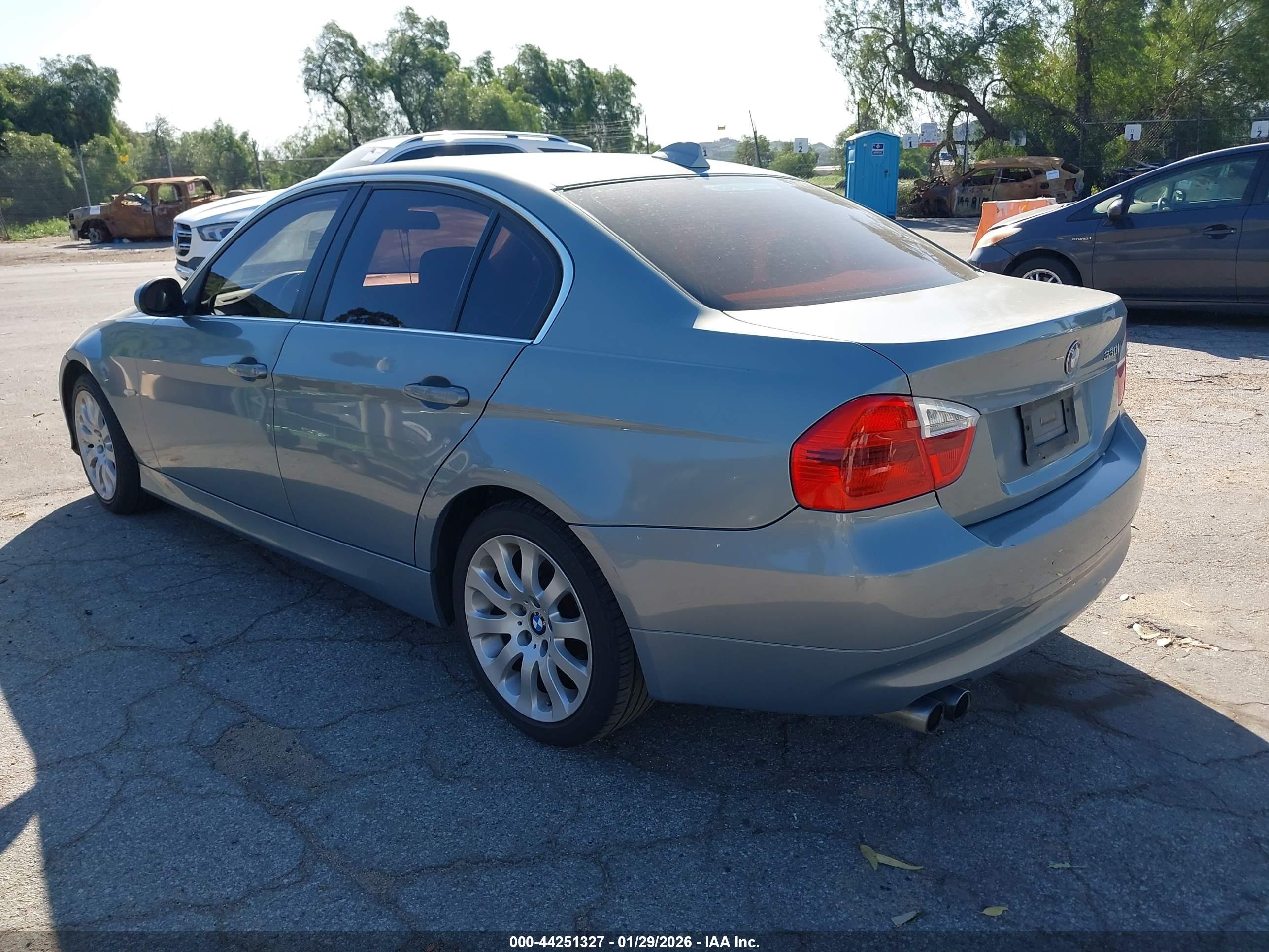 BMW 330I image 3