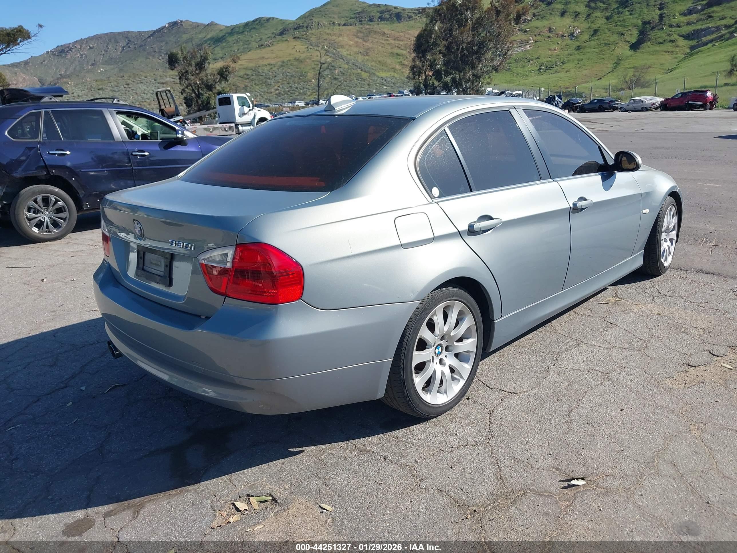 BMW 330I image 4