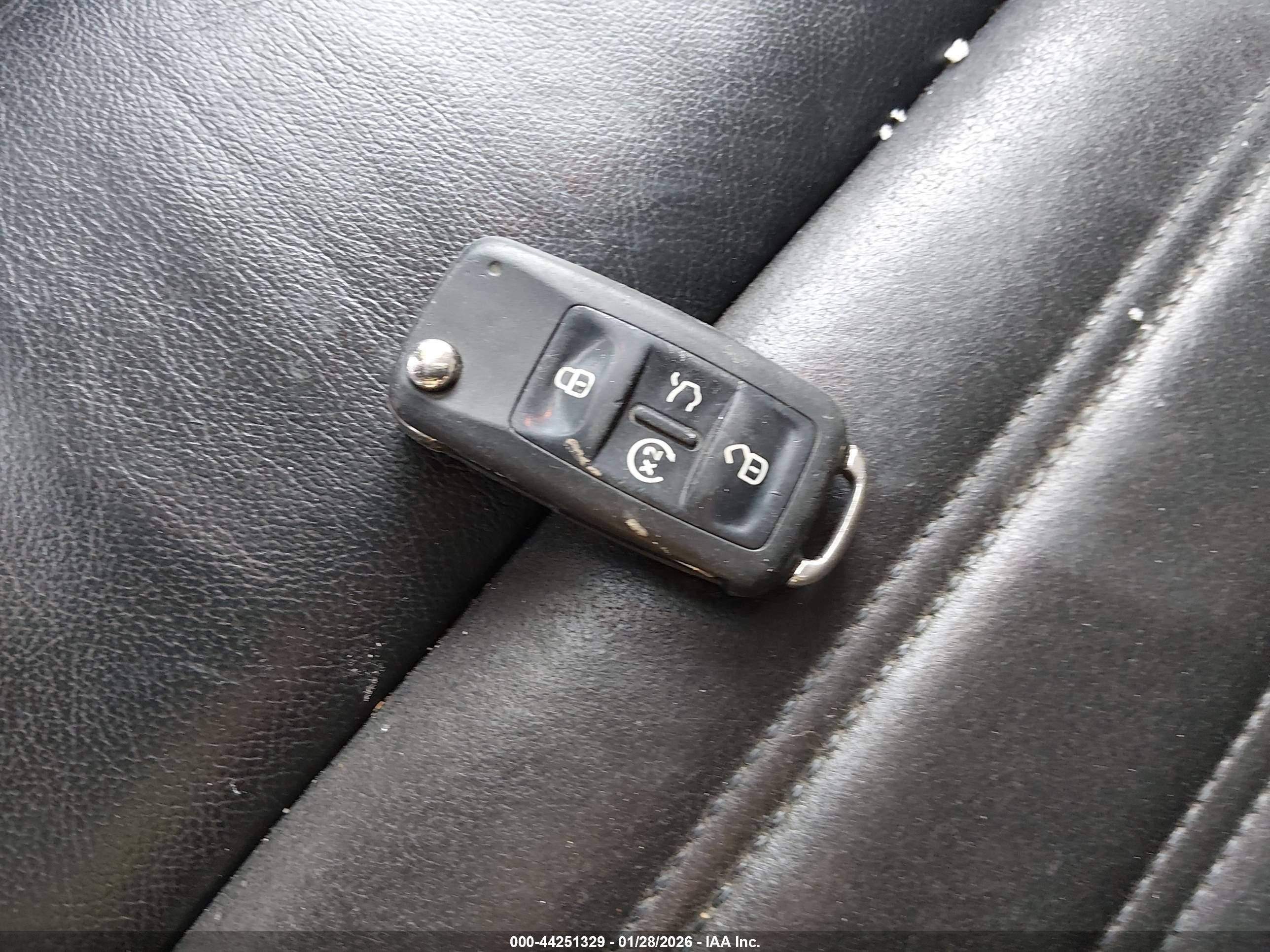 VOLKSWAGEN PASSAT image 11