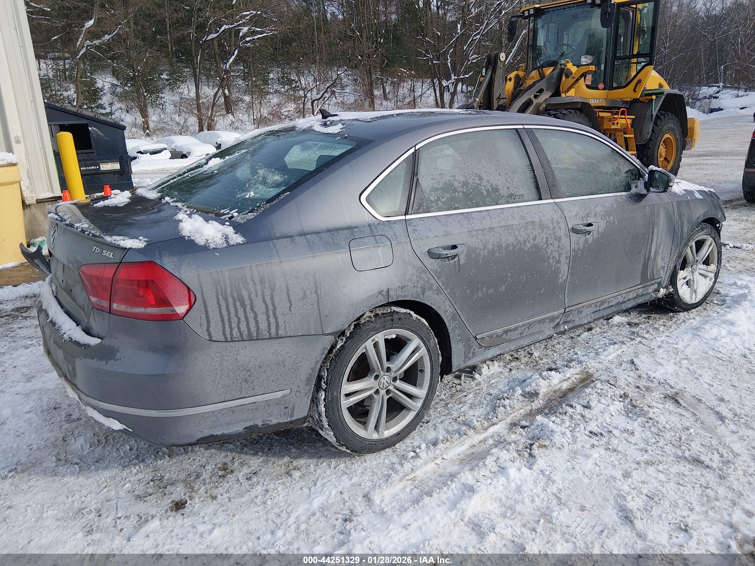 VOLKSWAGEN PASSAT image 4