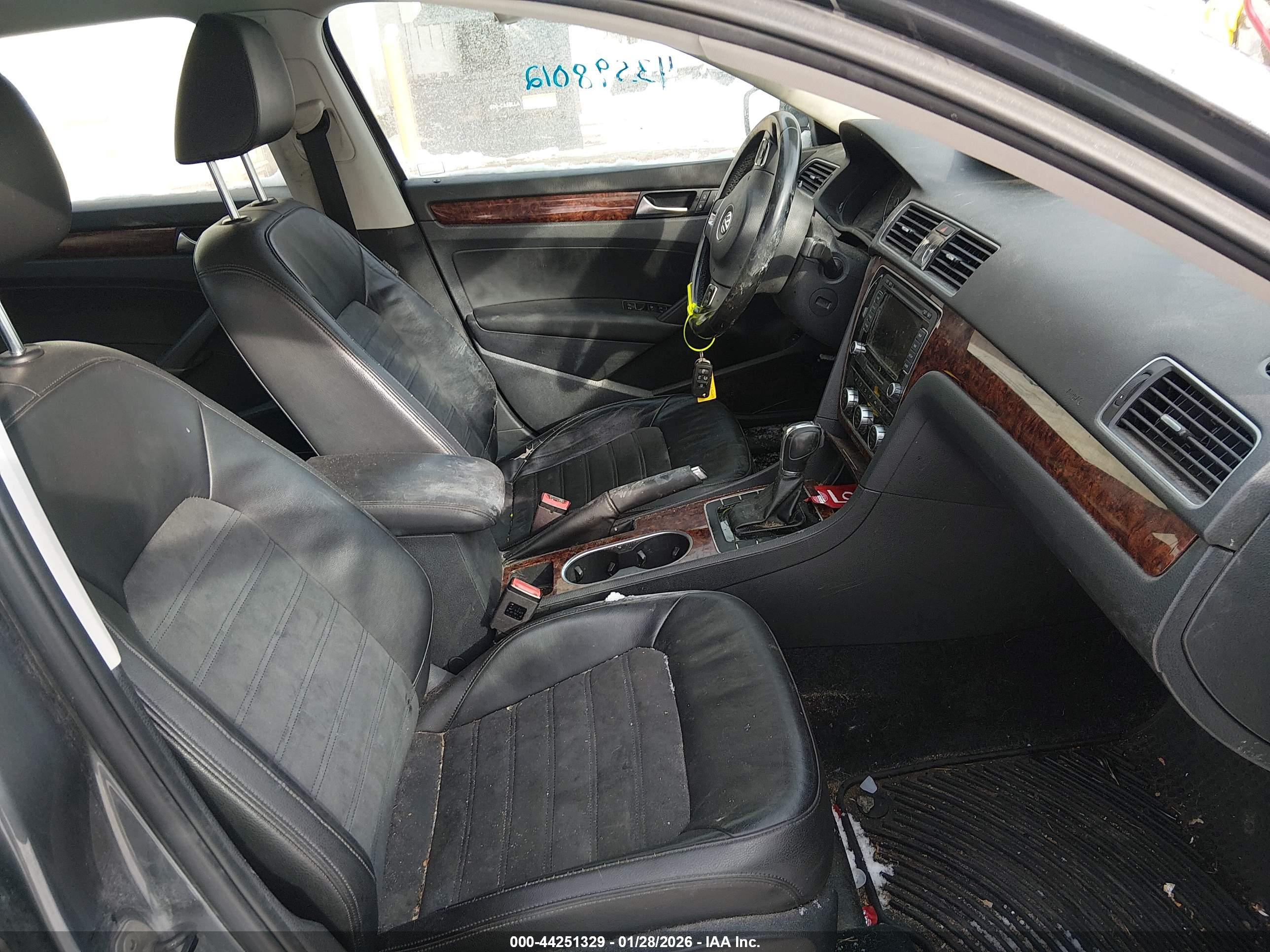 VOLKSWAGEN PASSAT image 5