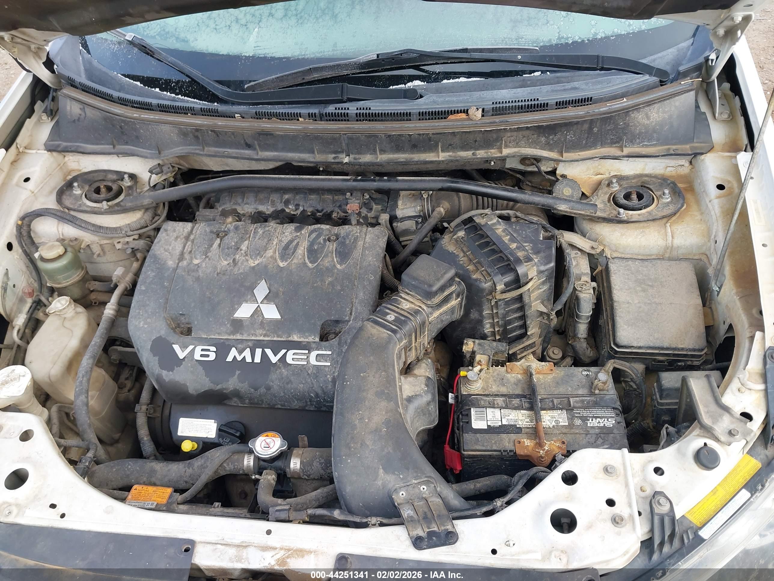 MITSUBISHI OUTLANDER image 10