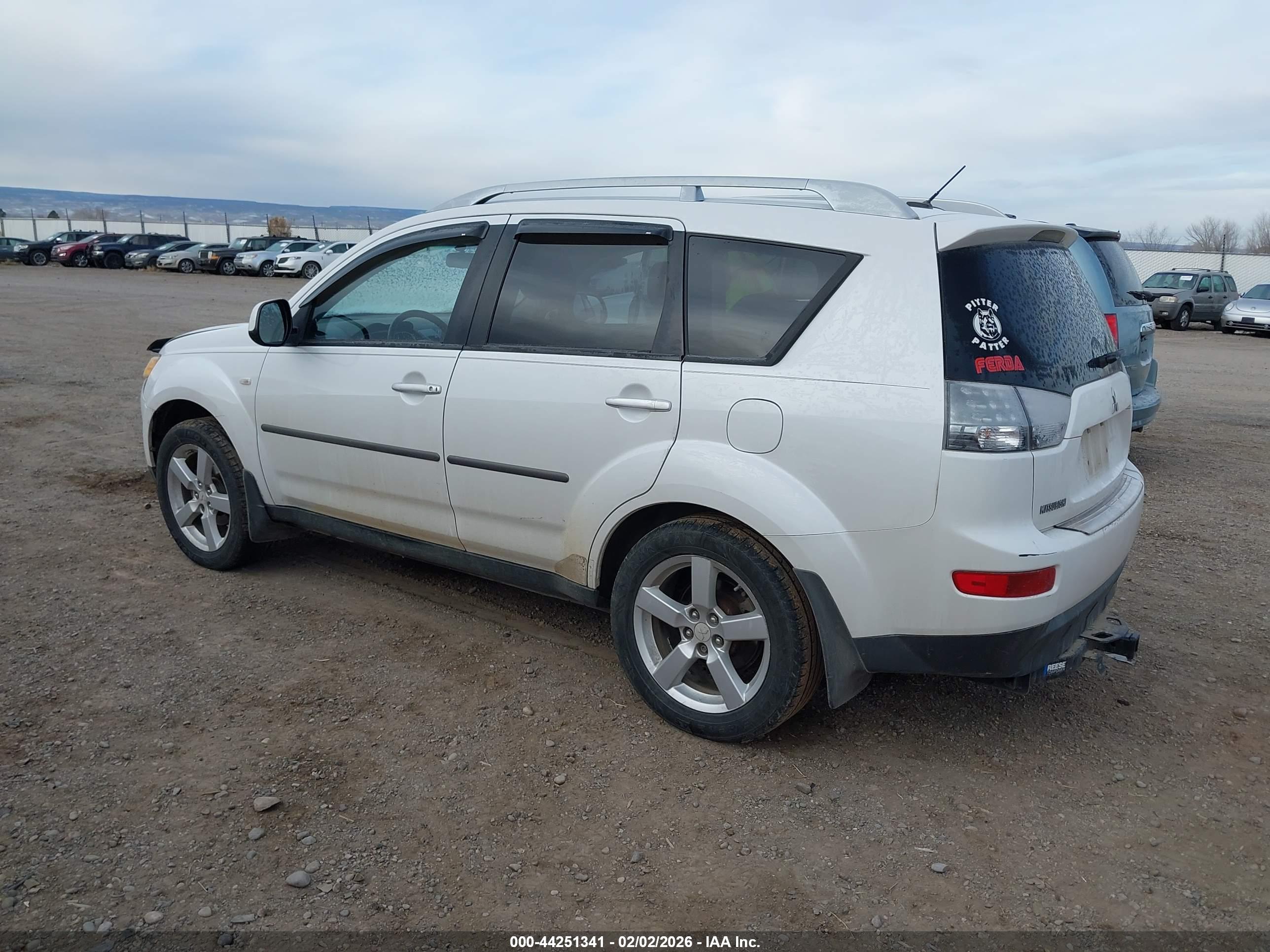 MITSUBISHI OUTLANDER image 3