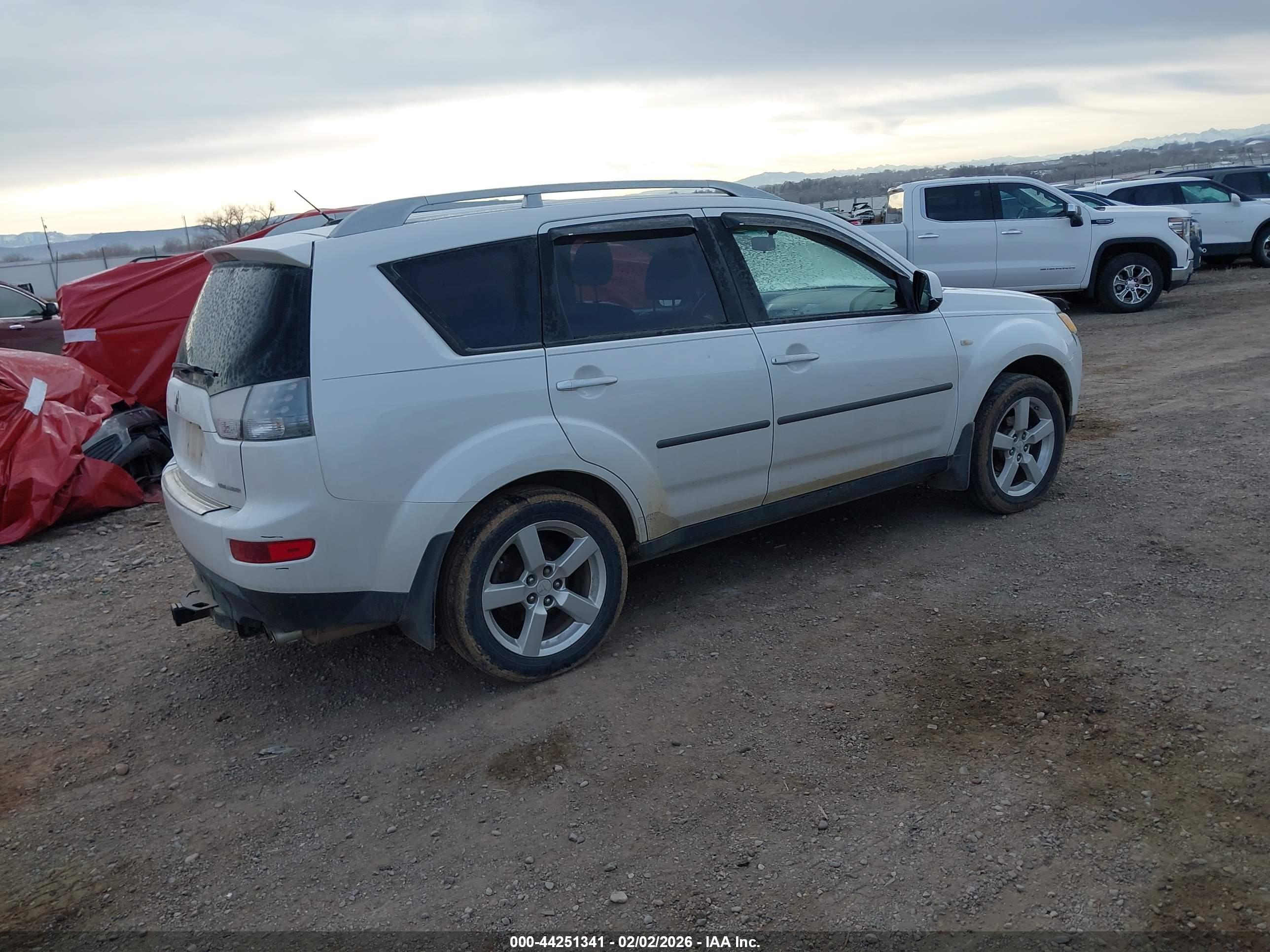 MITSUBISHI OUTLANDER image 4