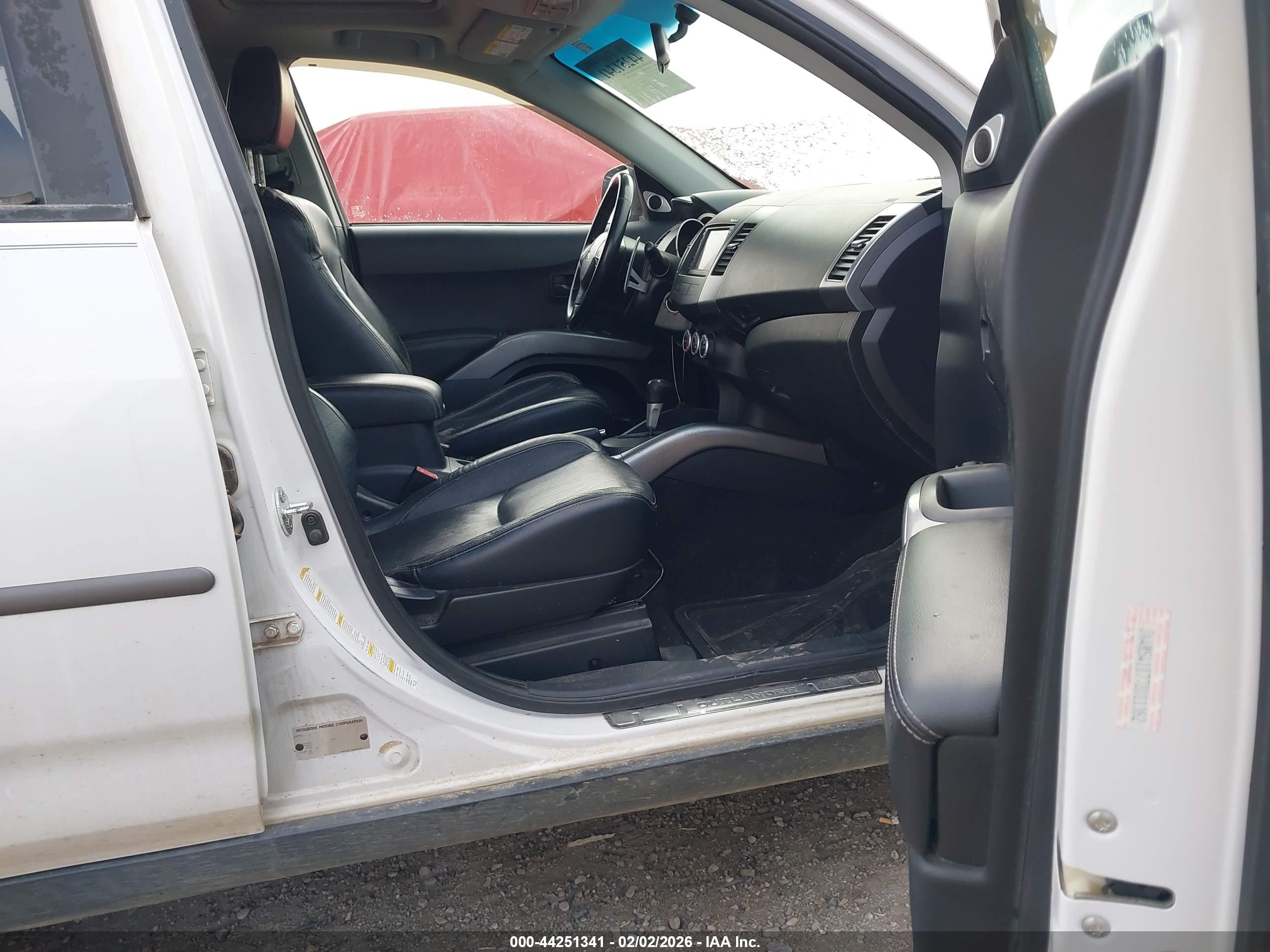 MITSUBISHI OUTLANDER image 5