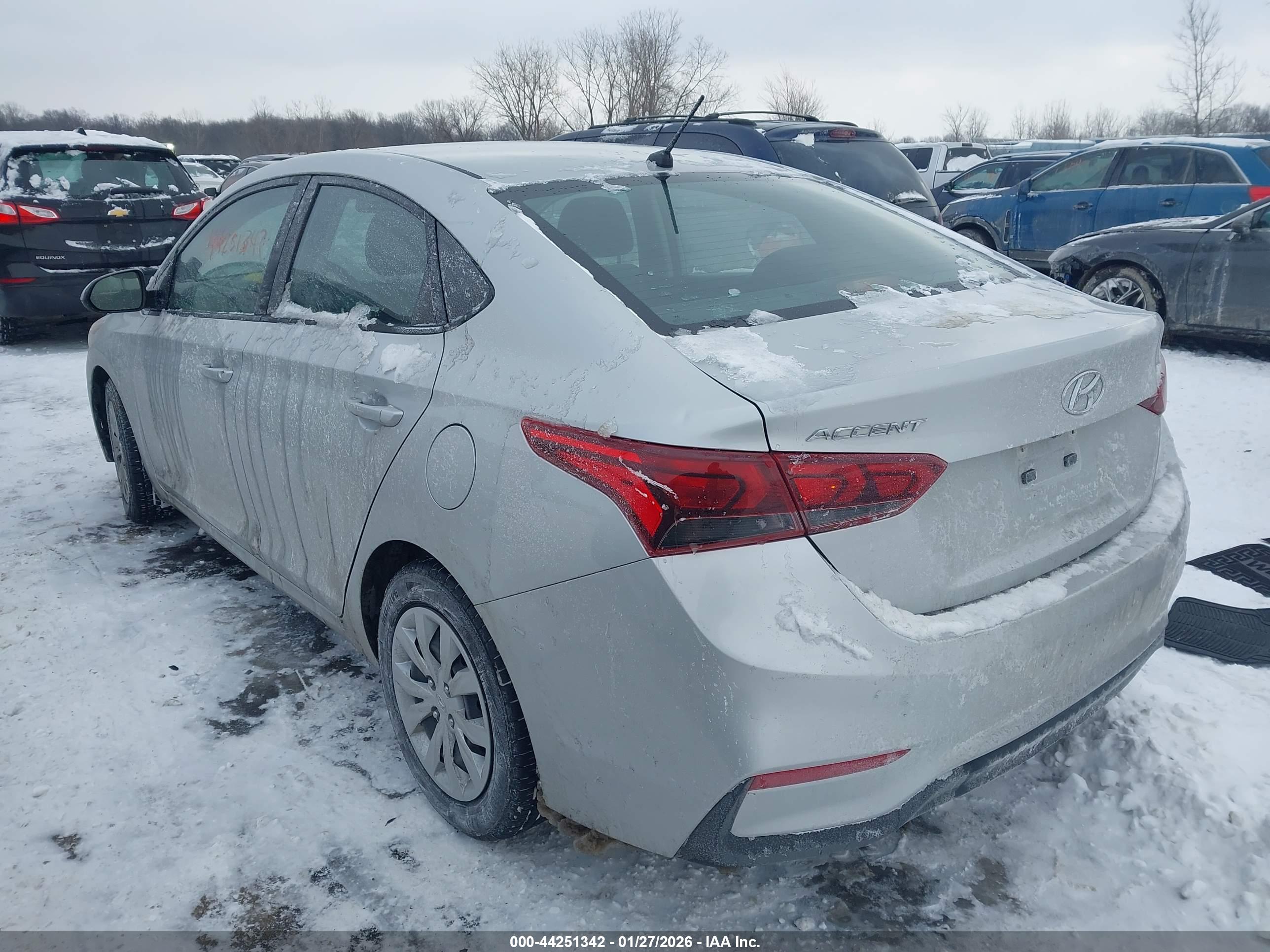 HYUNDAI ACCENT image 3