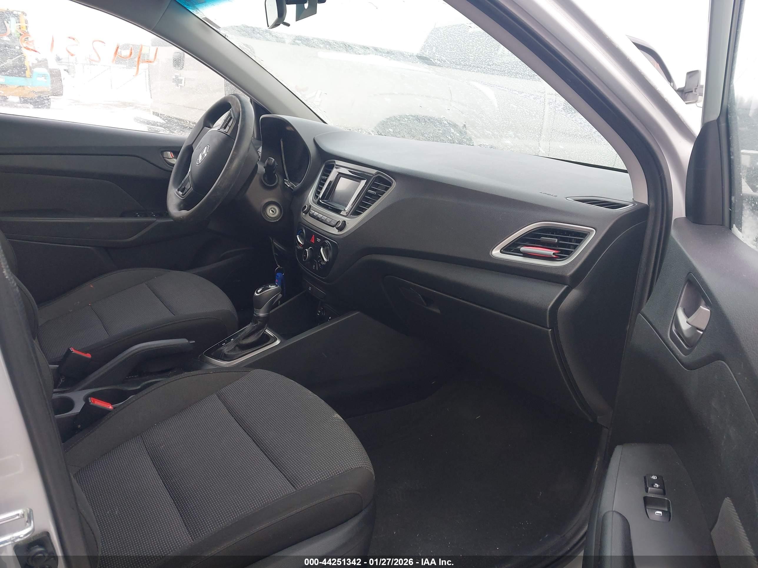 HYUNDAI ACCENT image 5