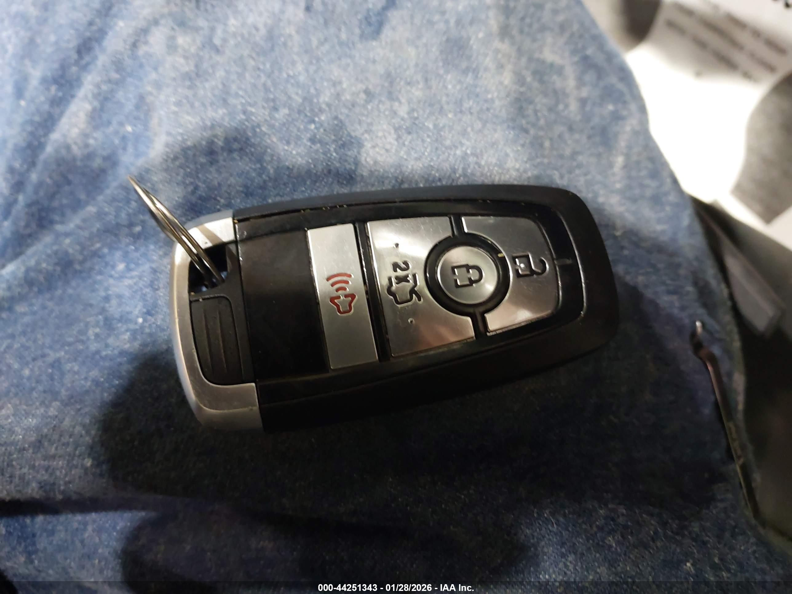 FORD FUSION image 11