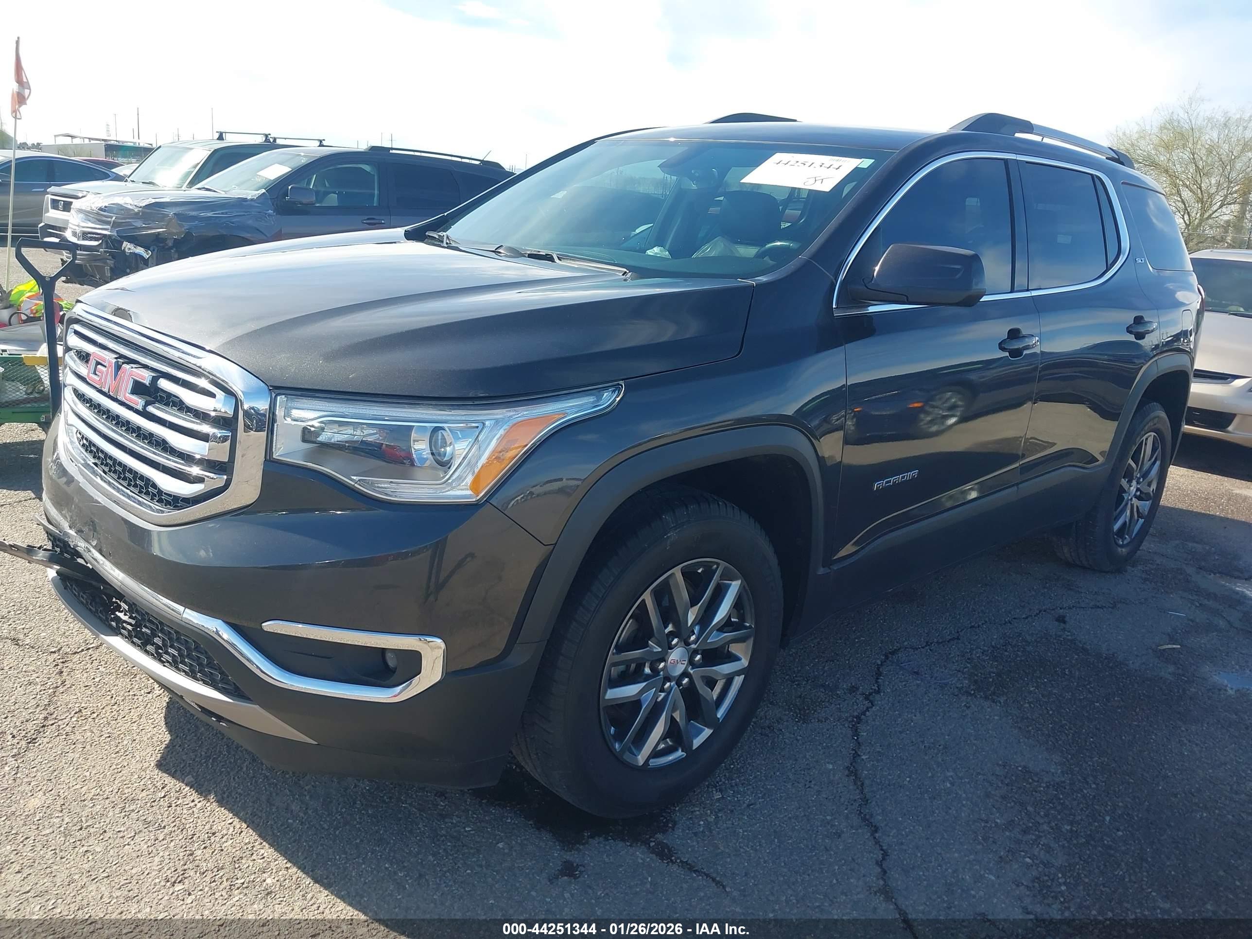 GMC ACADIA image 2