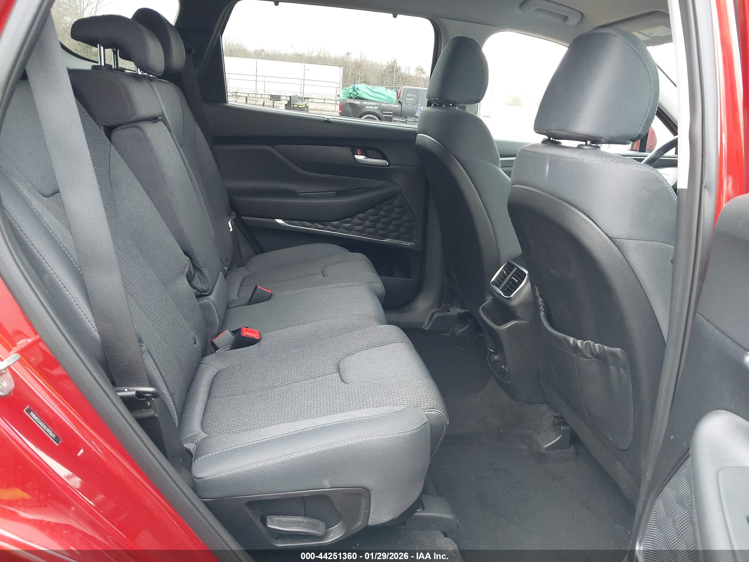 HYUNDAI SANTA image 8