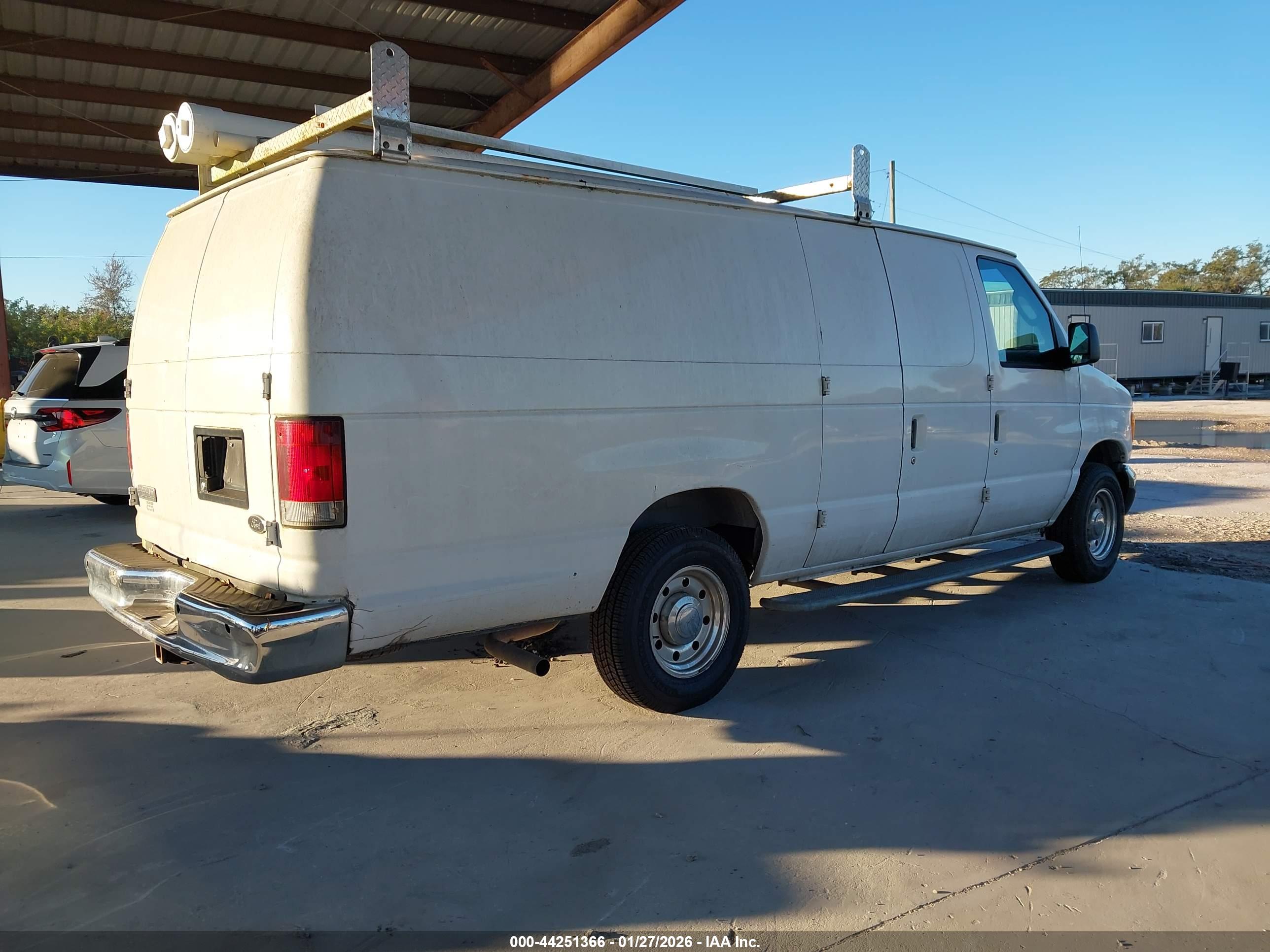 FORD E-250 image 4