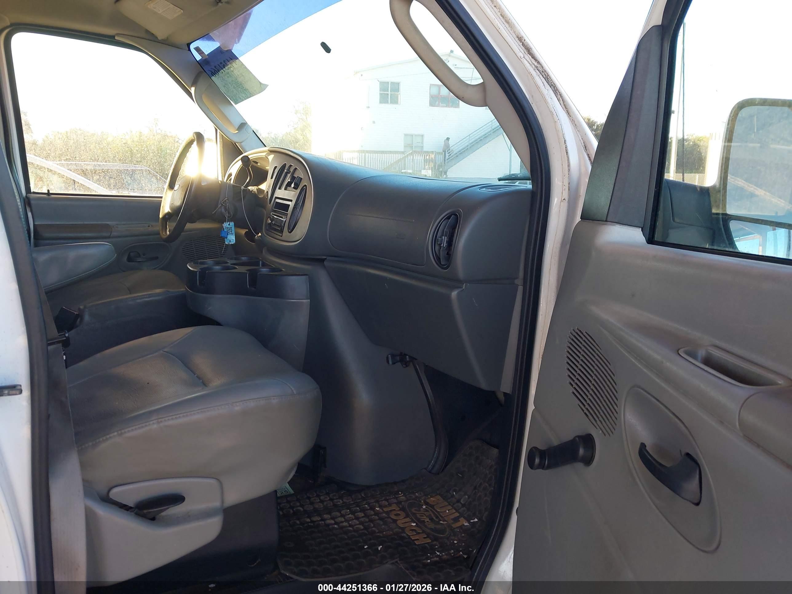 FORD E-250 image 5