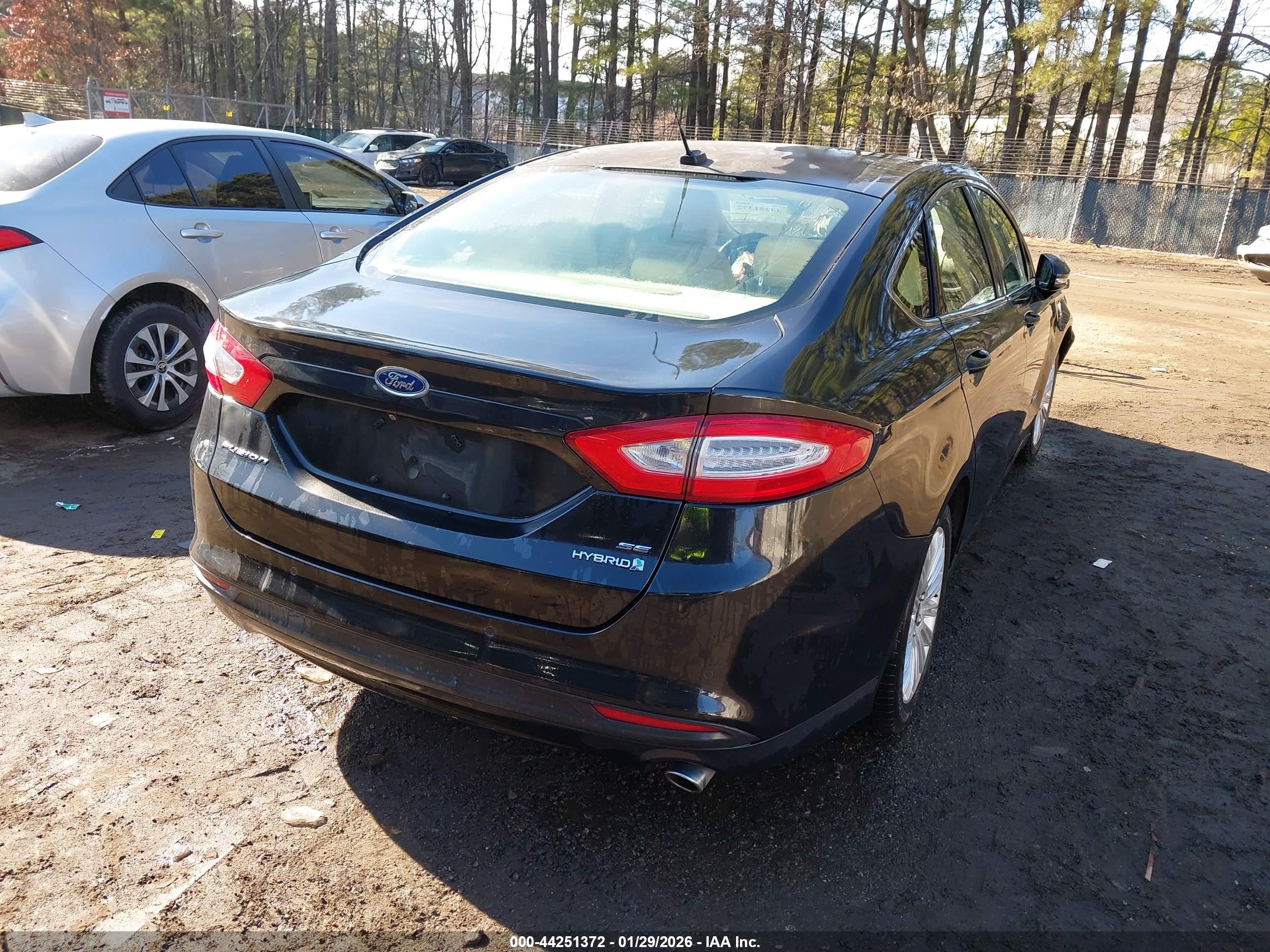 FORD FUSION image 4