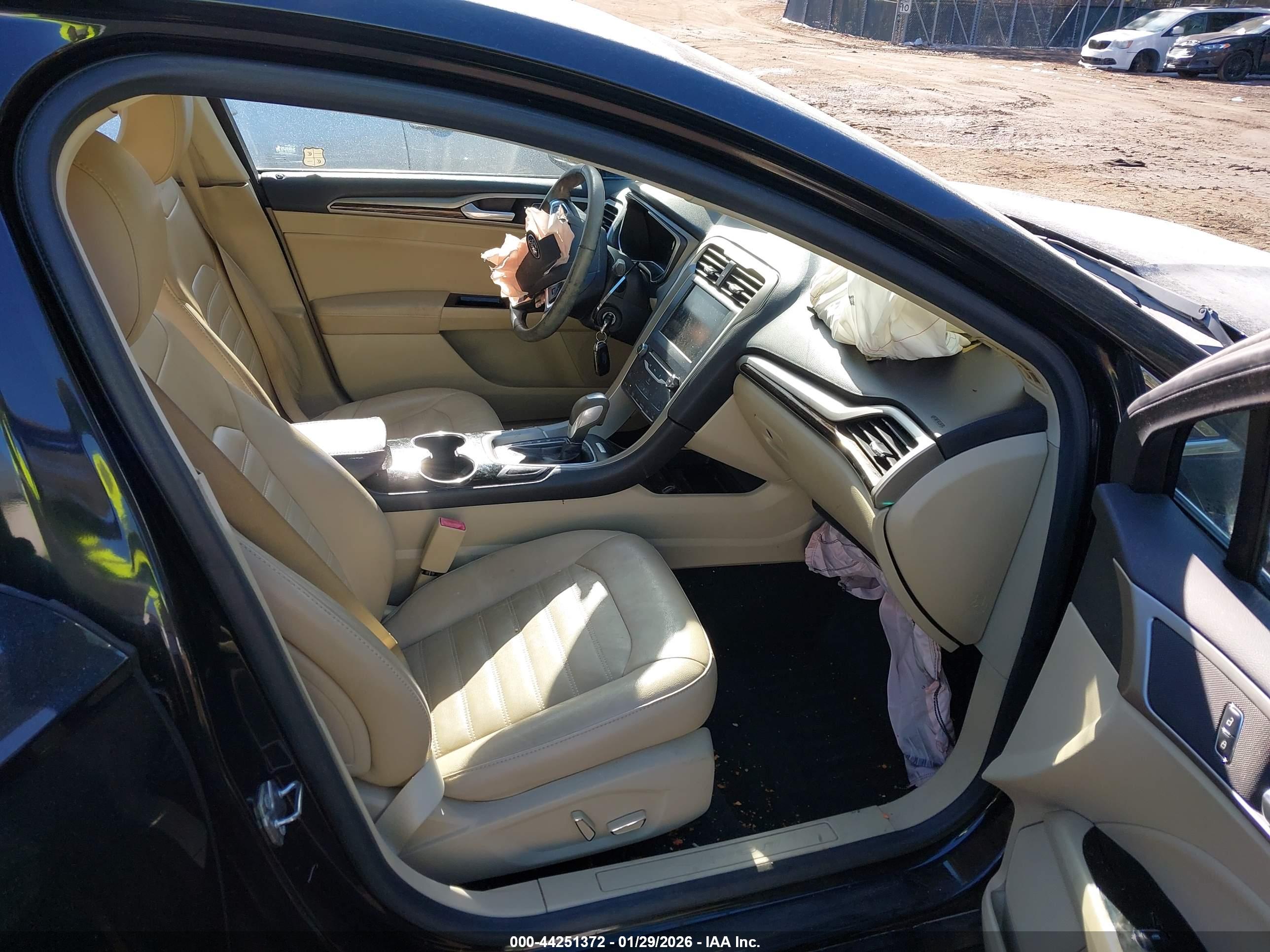 FORD FUSION image 5