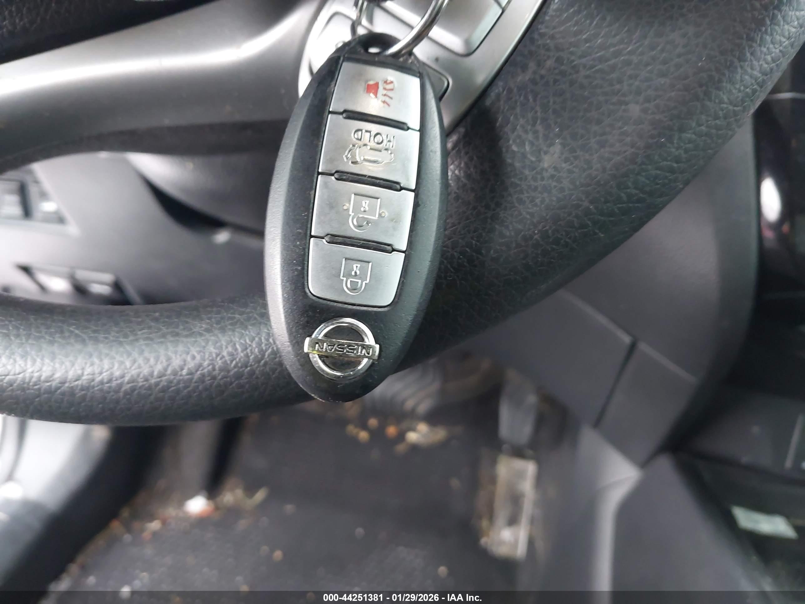 NISSAN ROGUE image 11