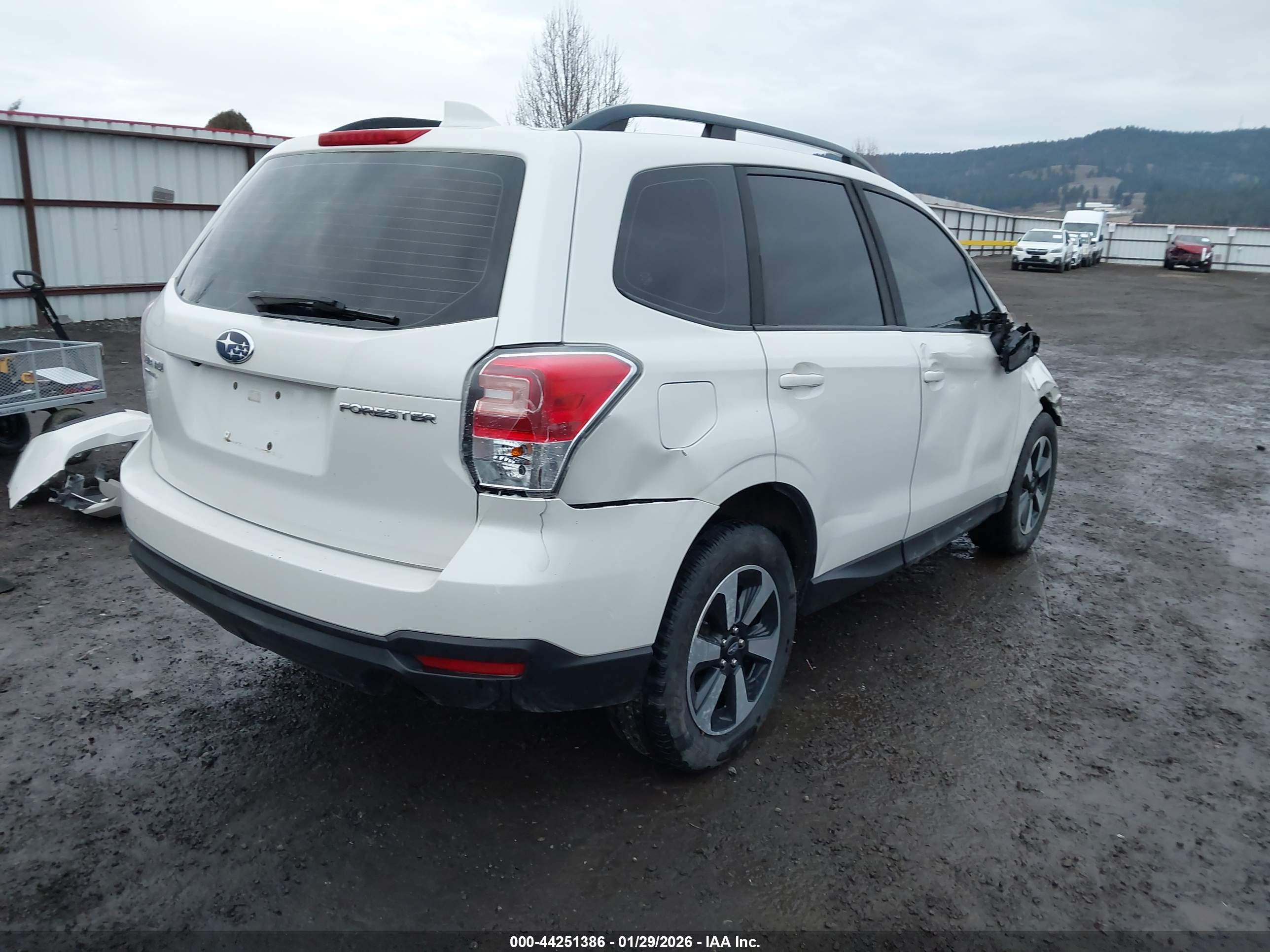 SUBARU FORESTER image 4