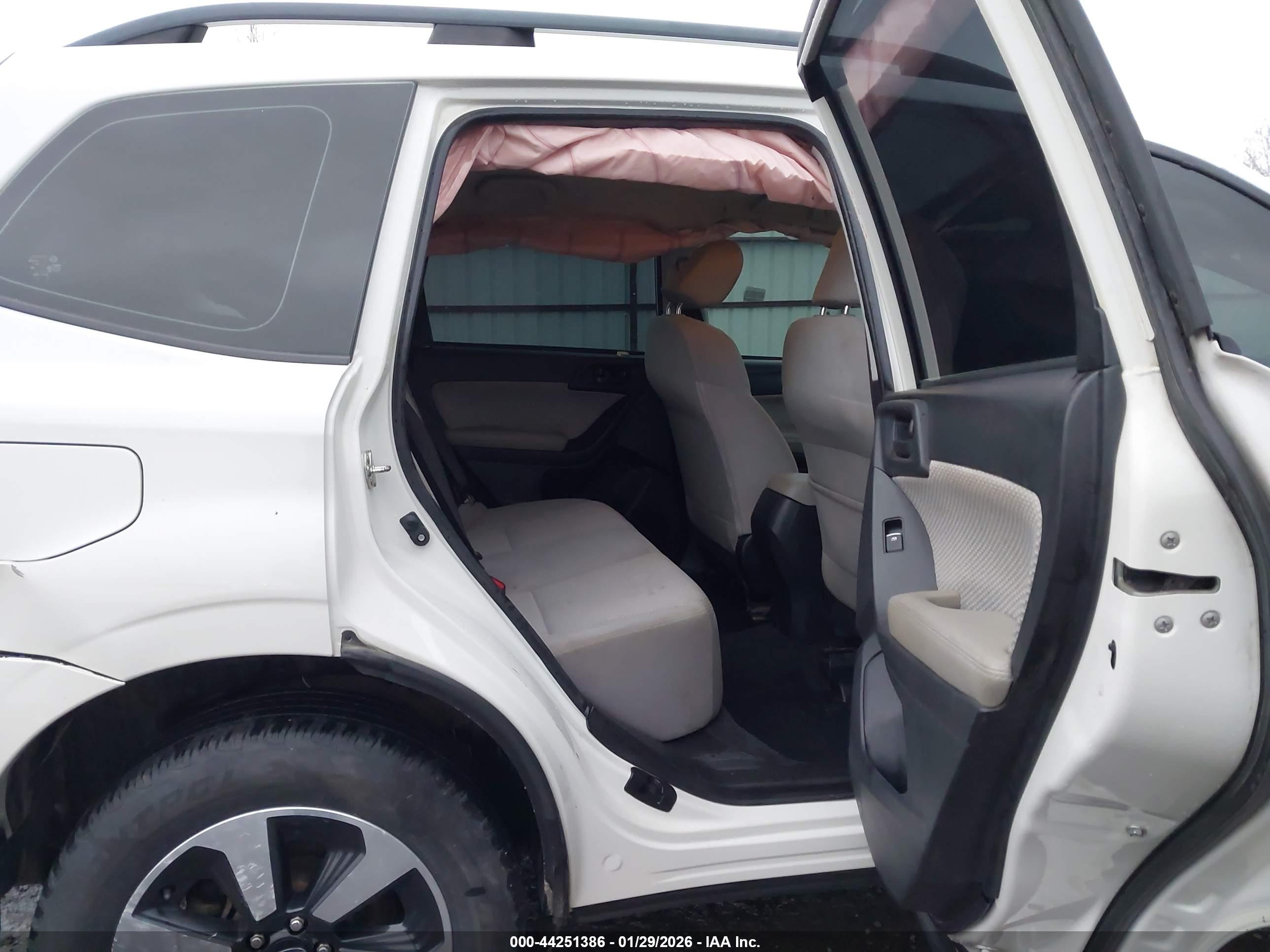 SUBARU FORESTER image 8