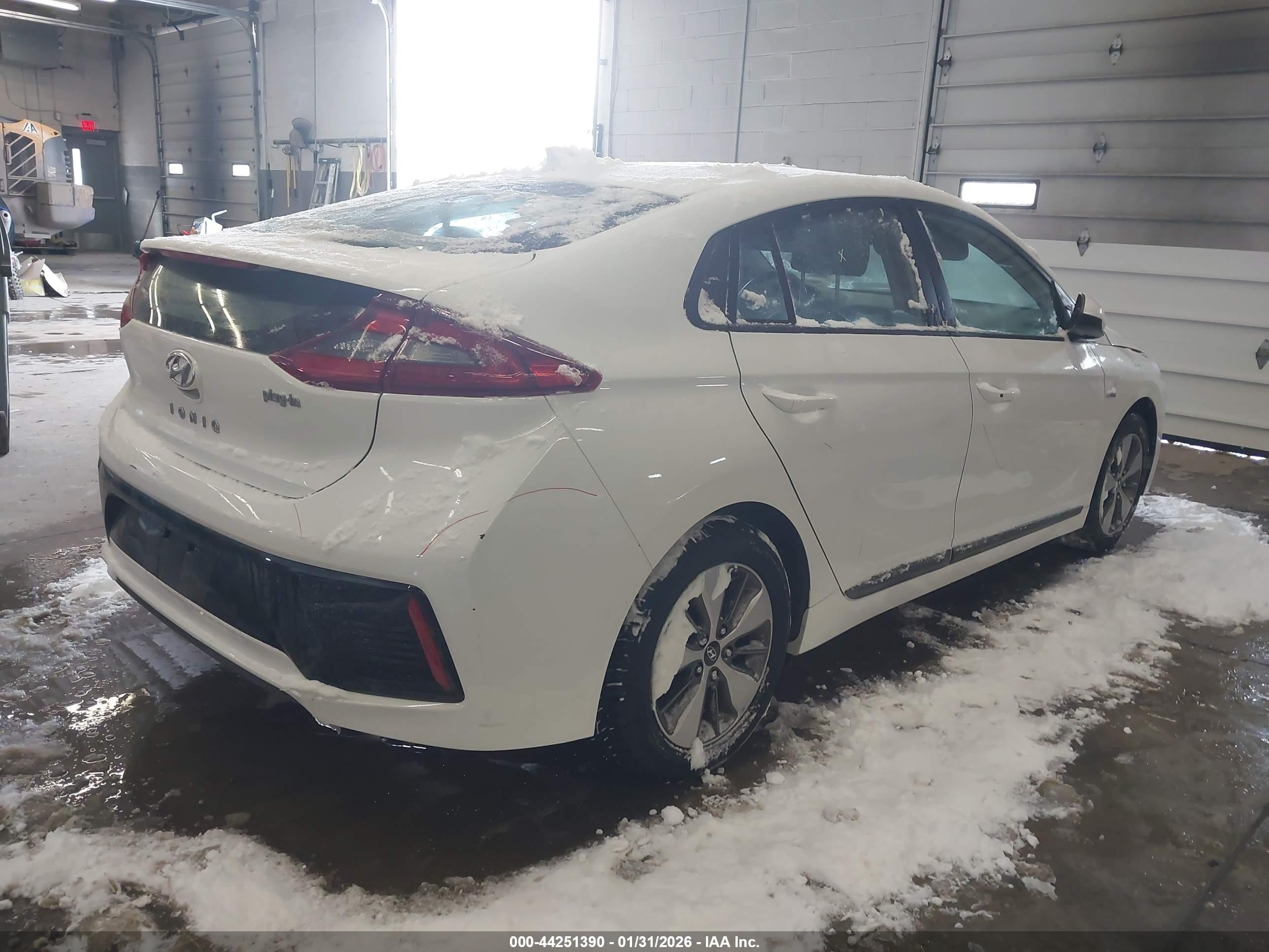 HYUNDAI IONIQ image 4