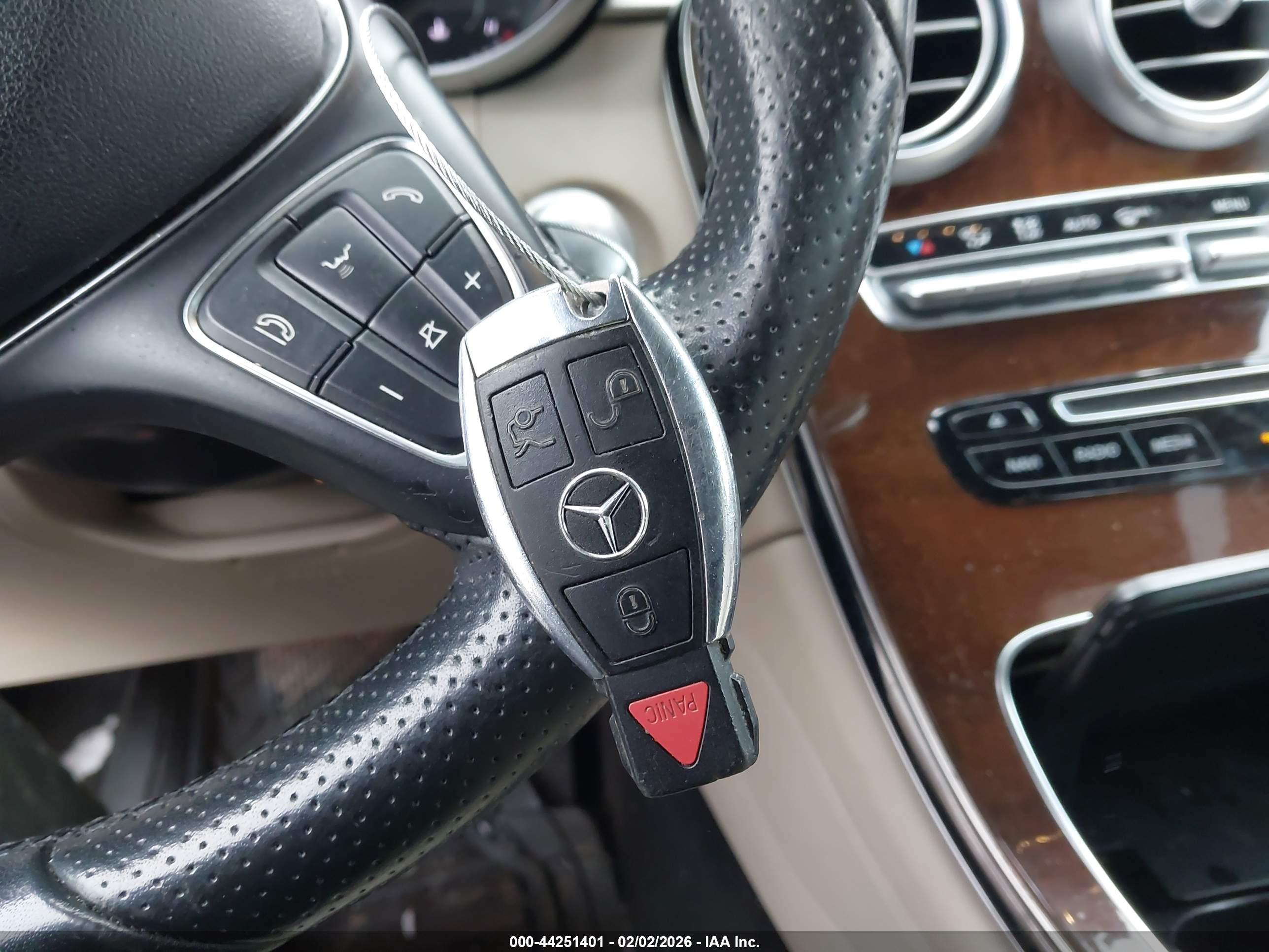 MERCEDES-BENZ GLC image 11