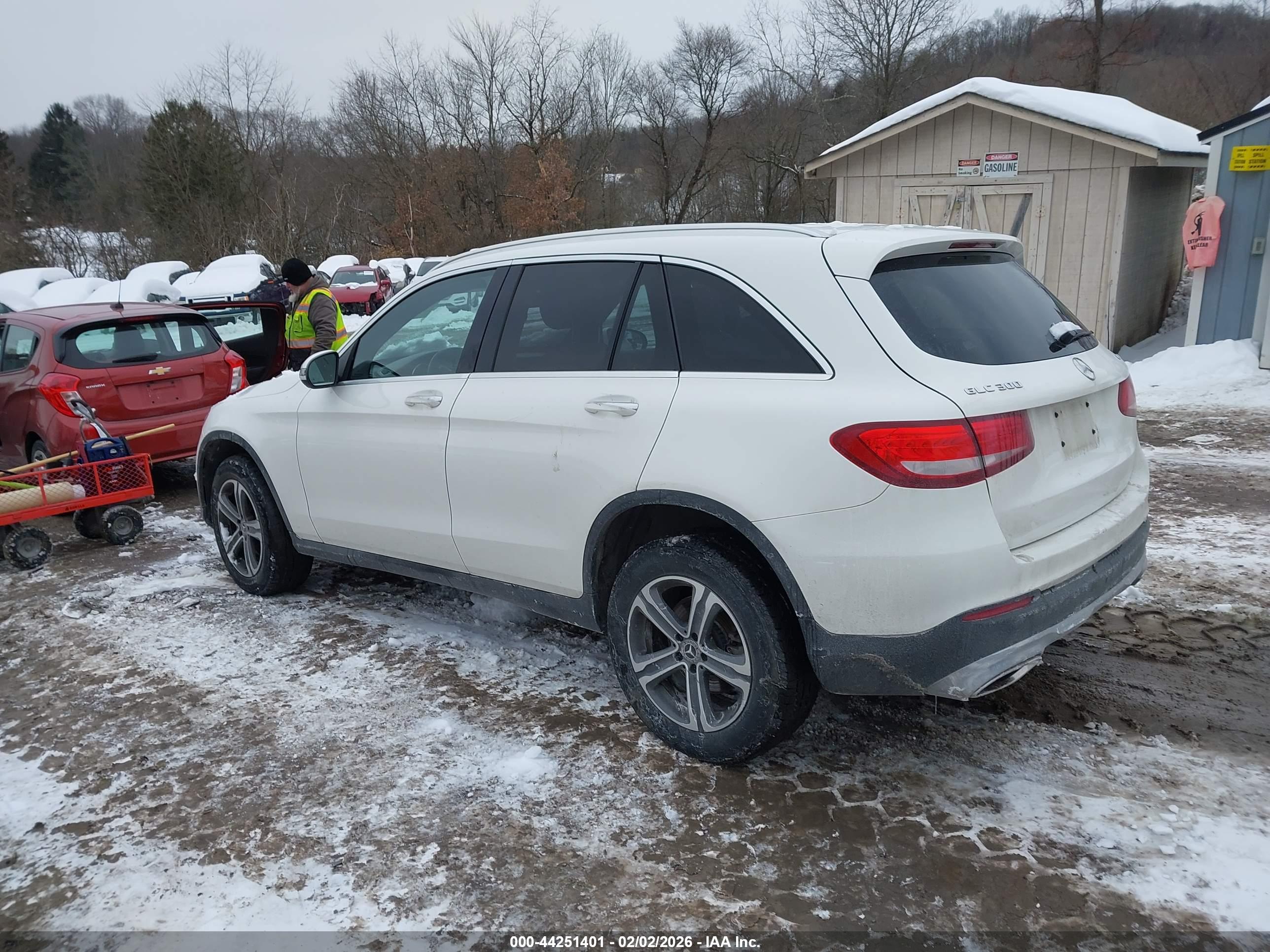 MERCEDES-BENZ GLC image 3