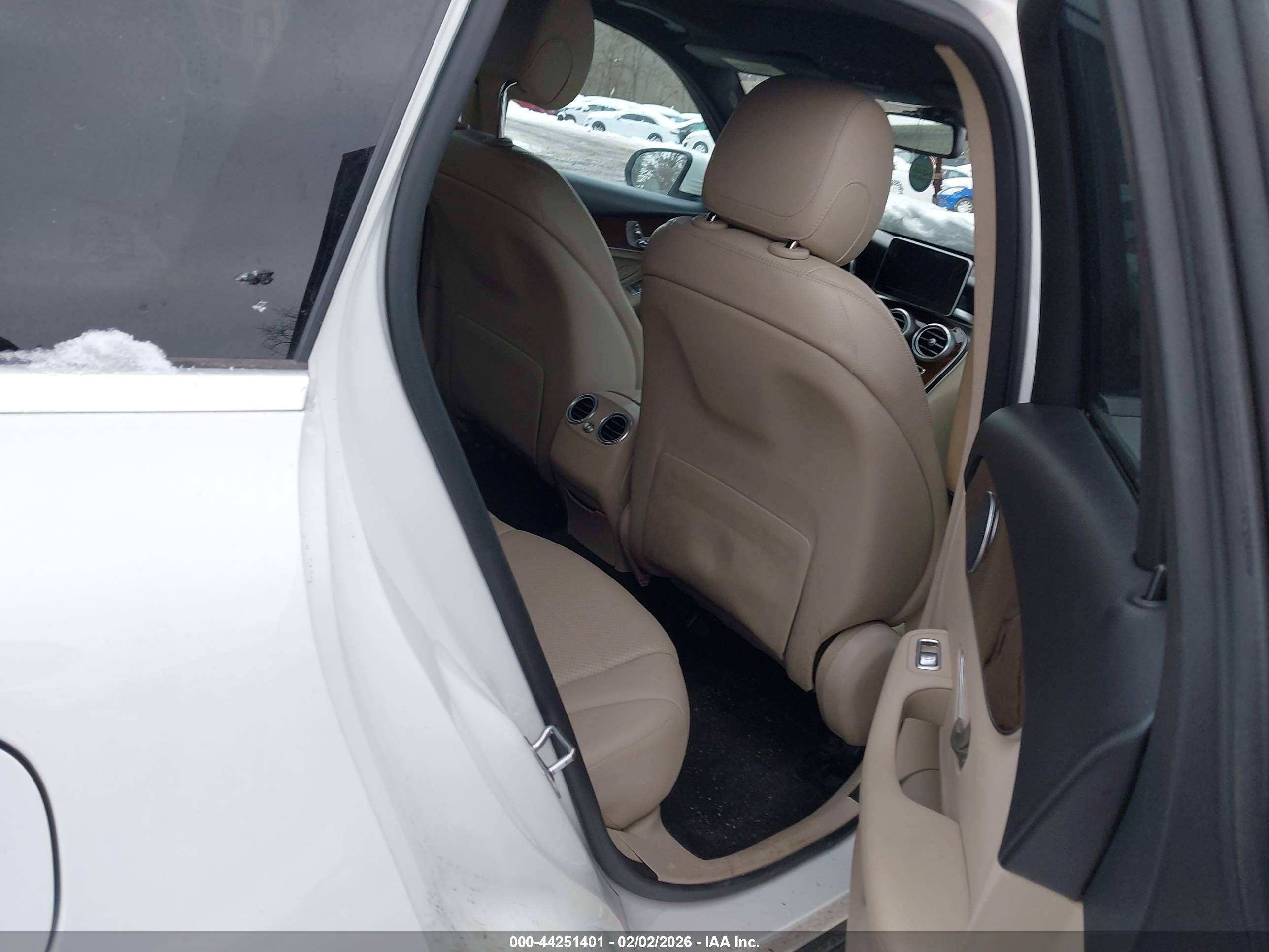 MERCEDES-BENZ GLC image 8