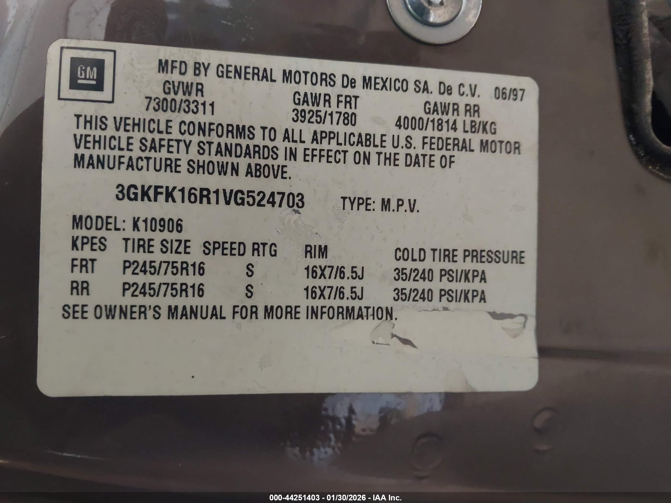 GMC SUBURBAN image 9