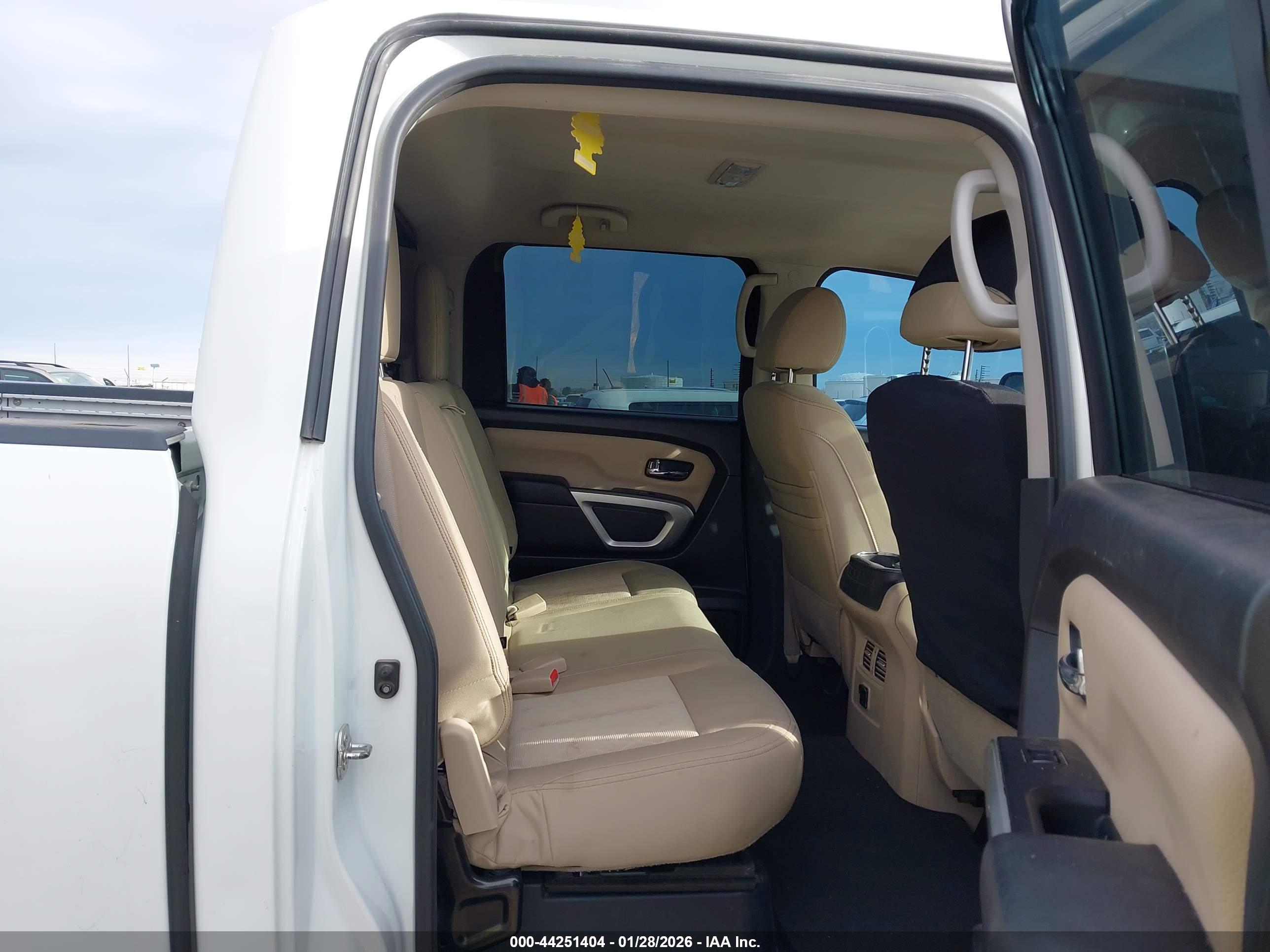 NISSAN TITAN image 8