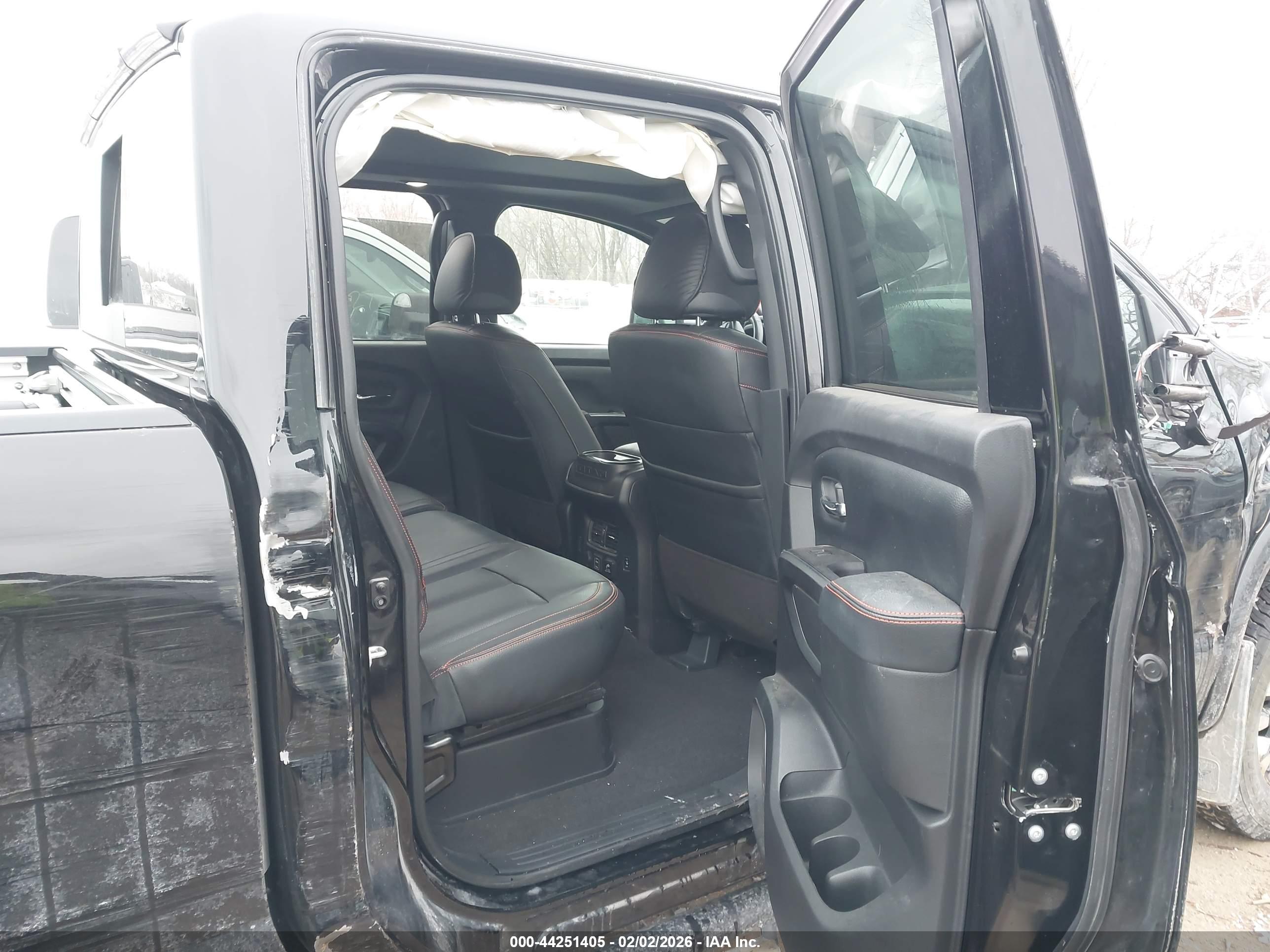 NISSAN TITAN image 8