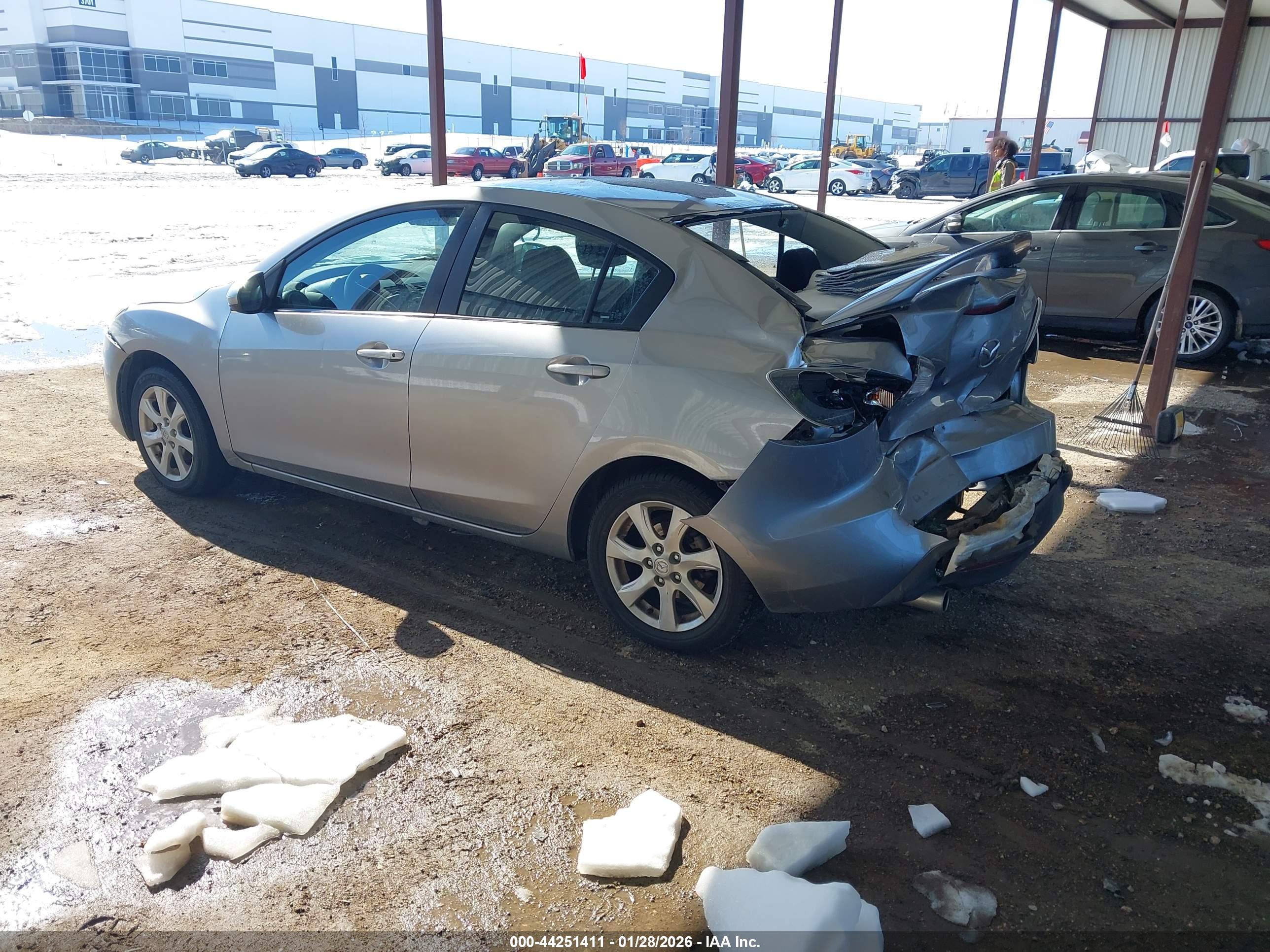 MAZDA MAZDA3 image 3