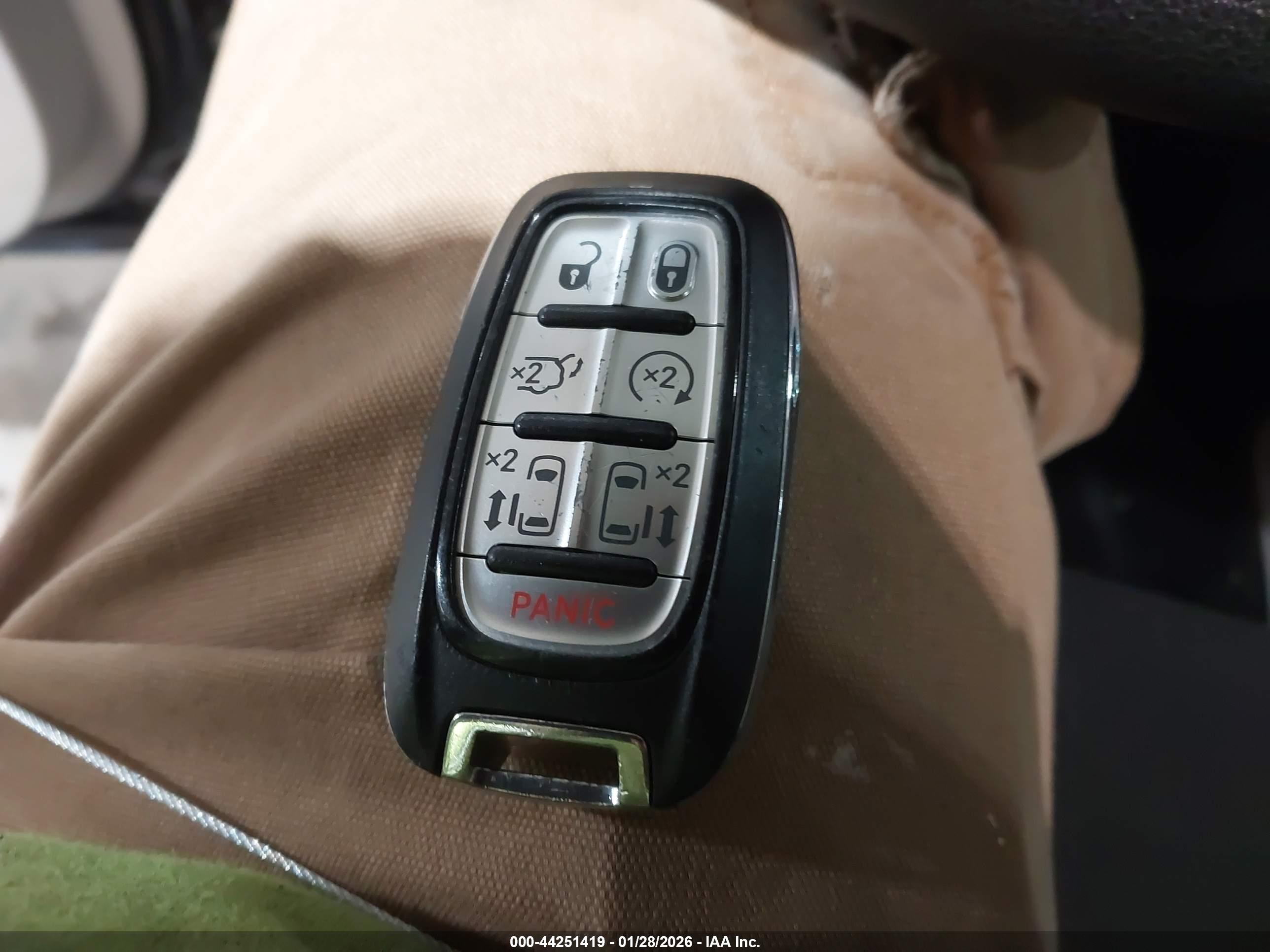 CHRYSLER PACIFICA image 11