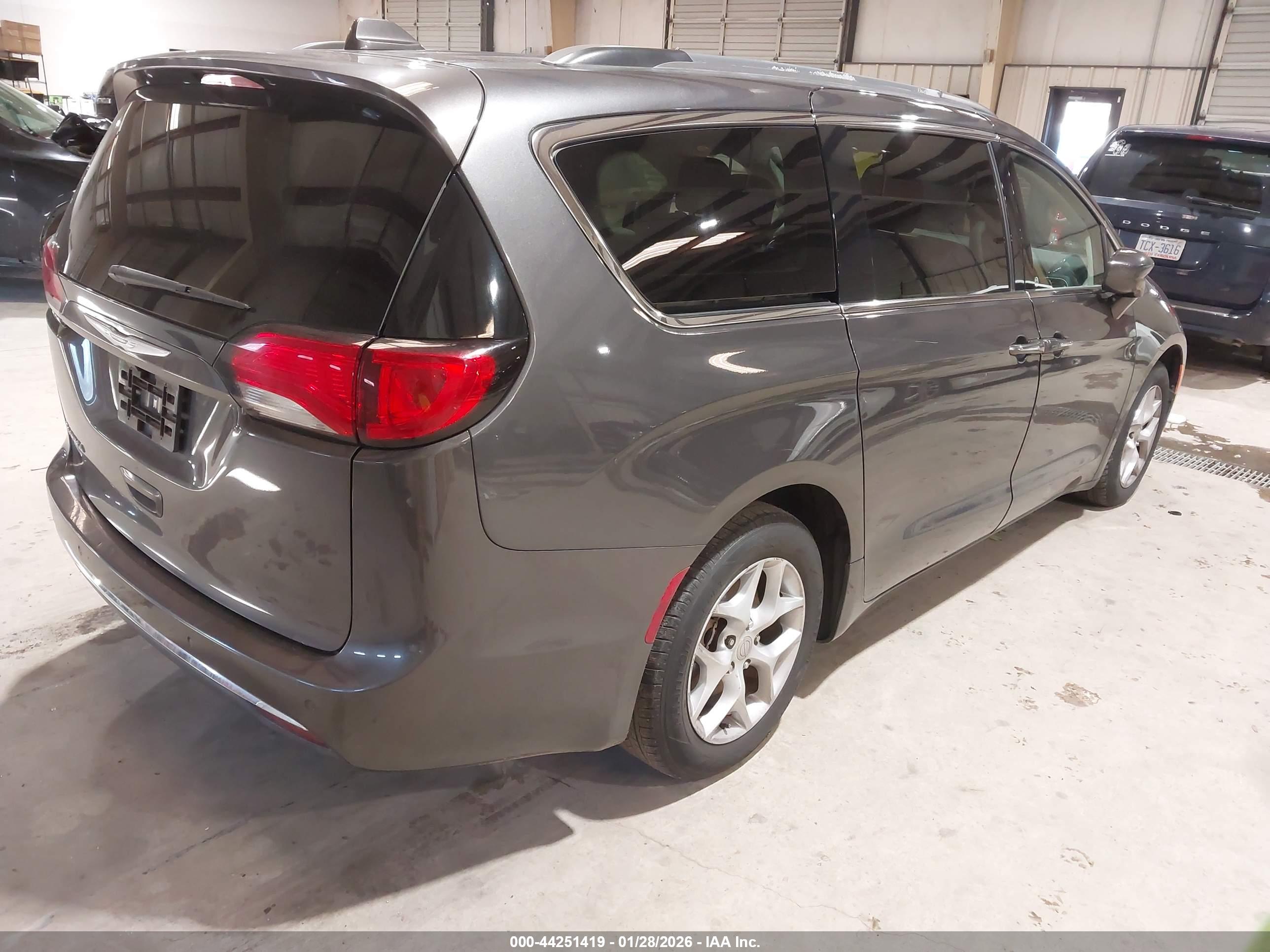 CHRYSLER PACIFICA image 4