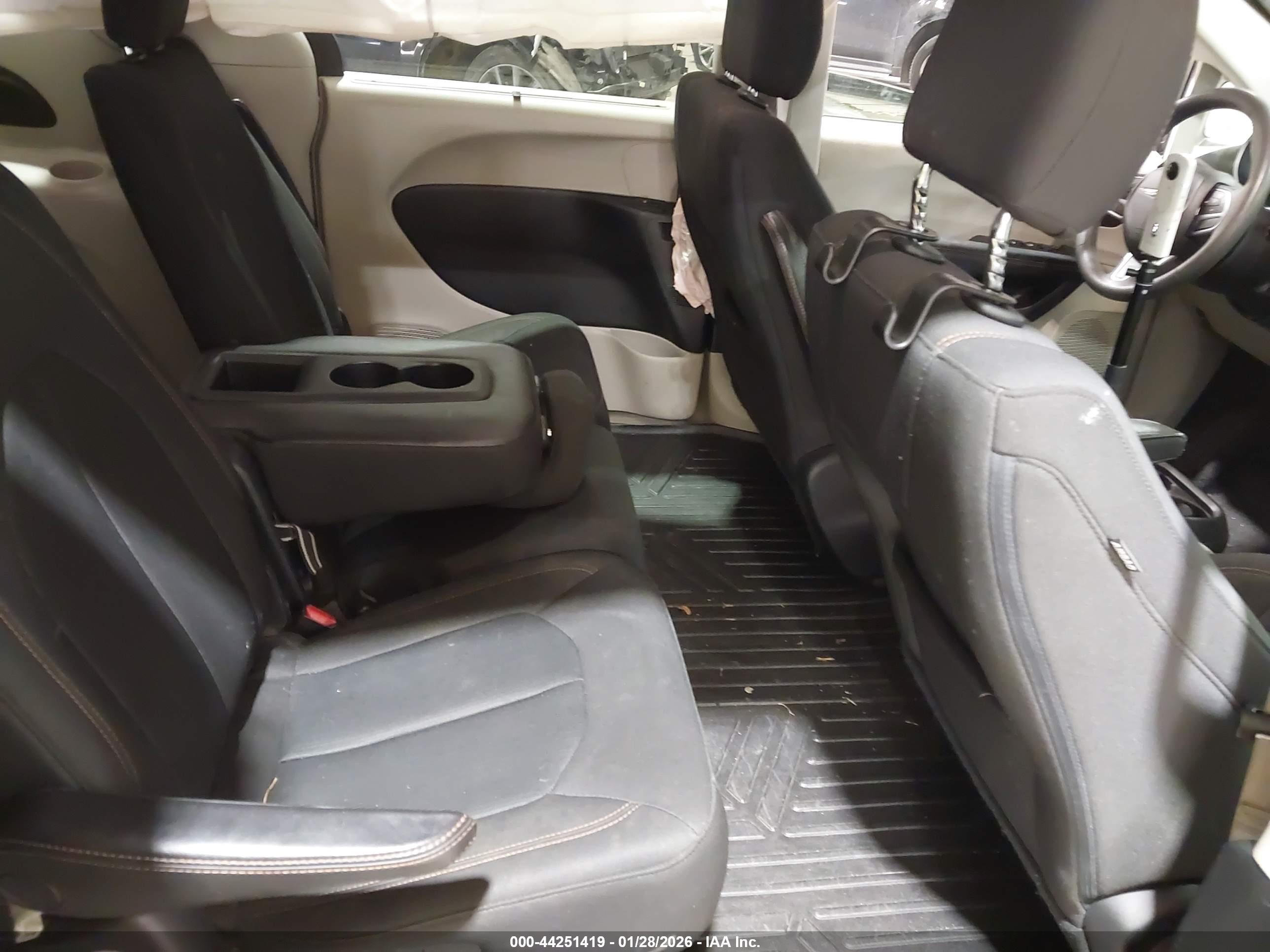 CHRYSLER PACIFICA image 8