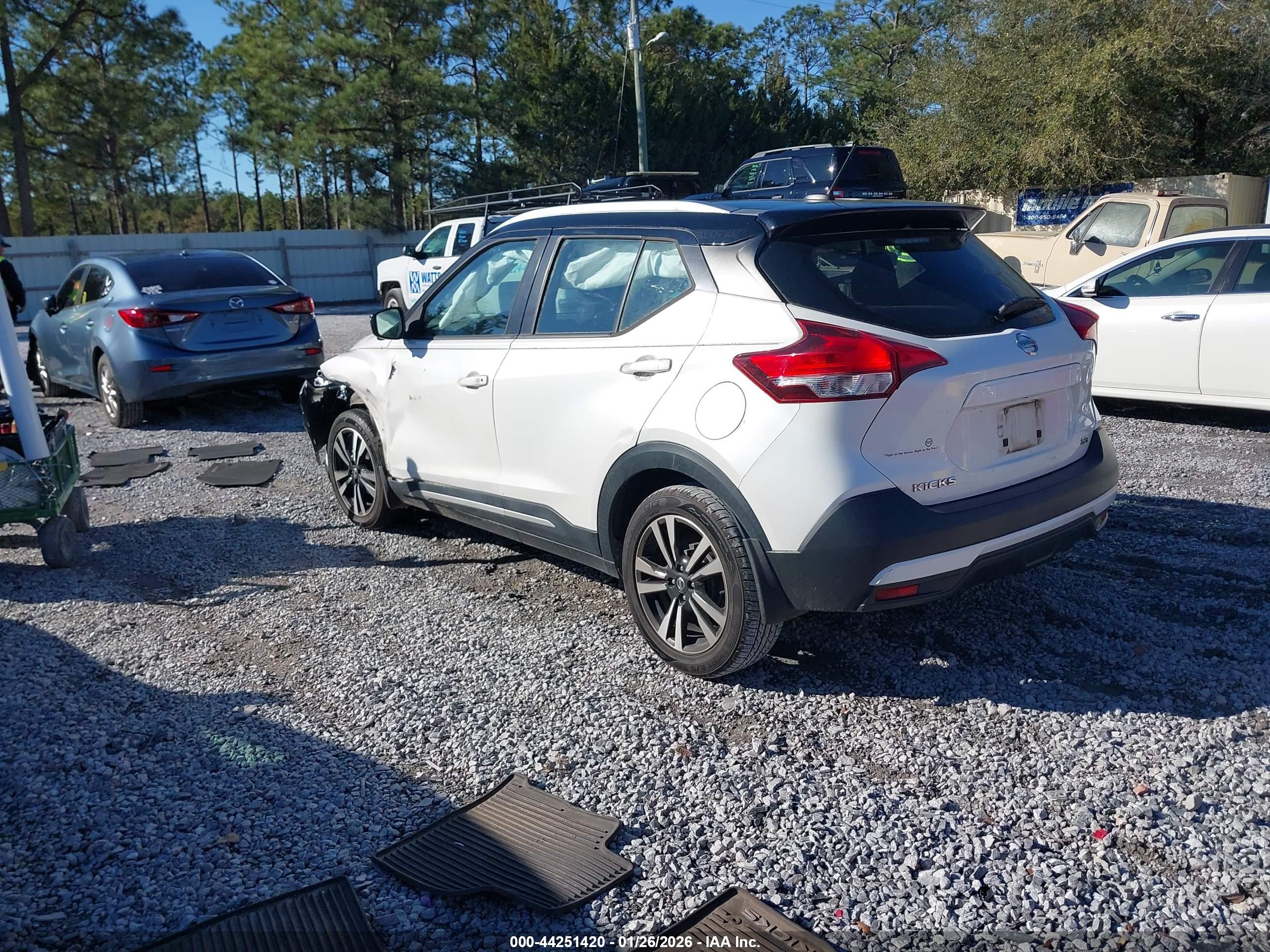 NISSAN KICKS image 3