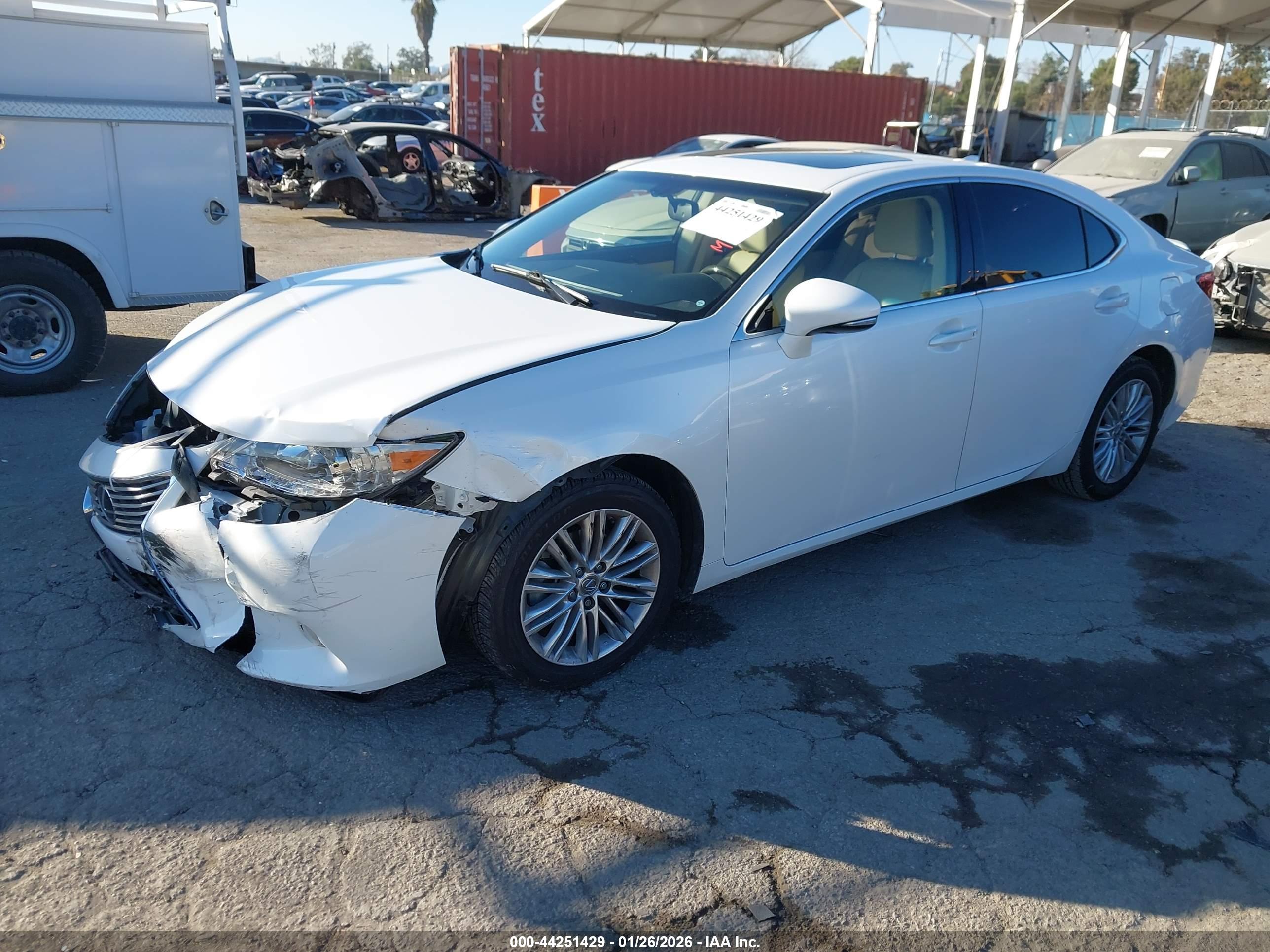 LEXUS ES image 2