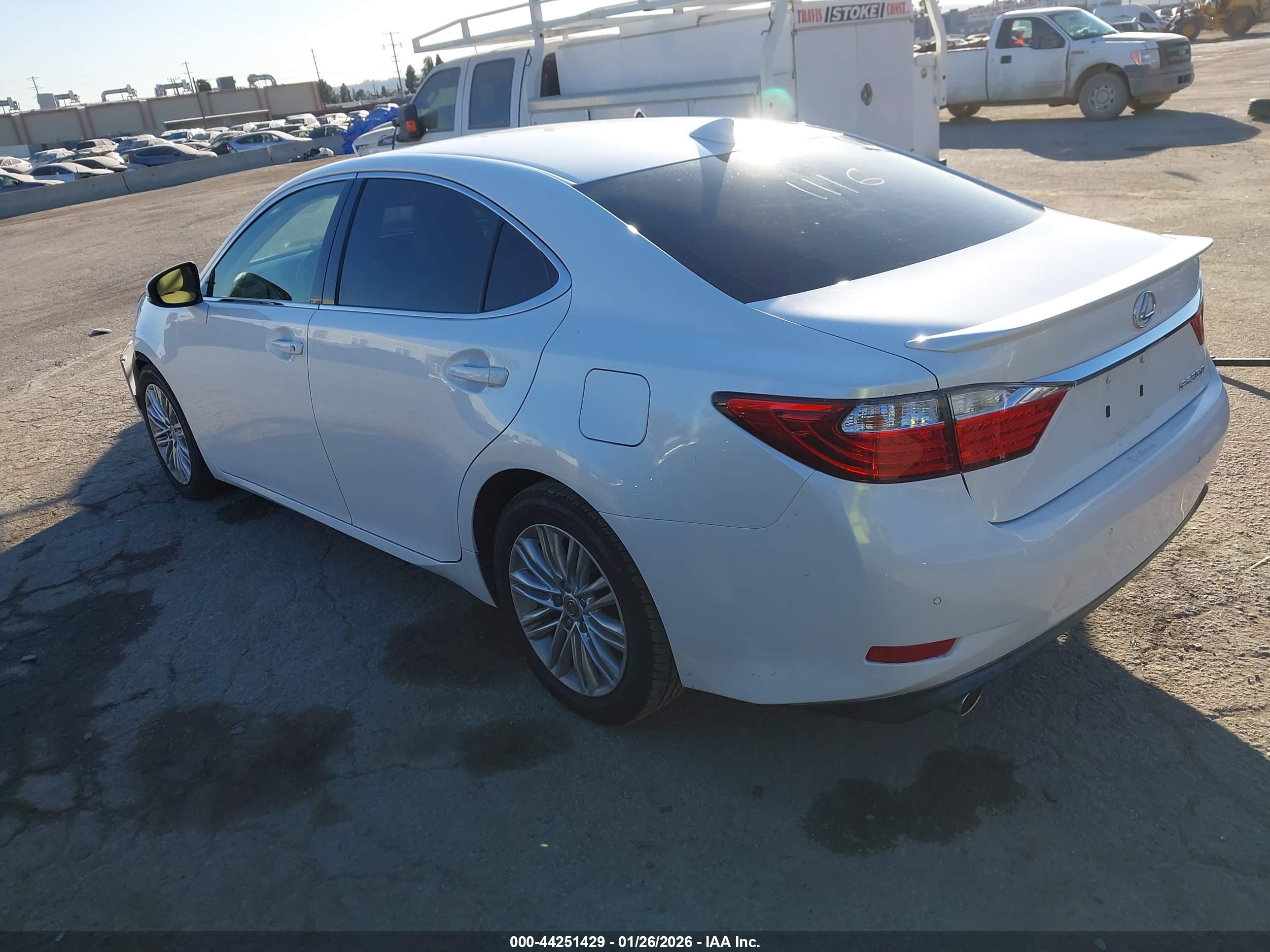 LEXUS ES image 3