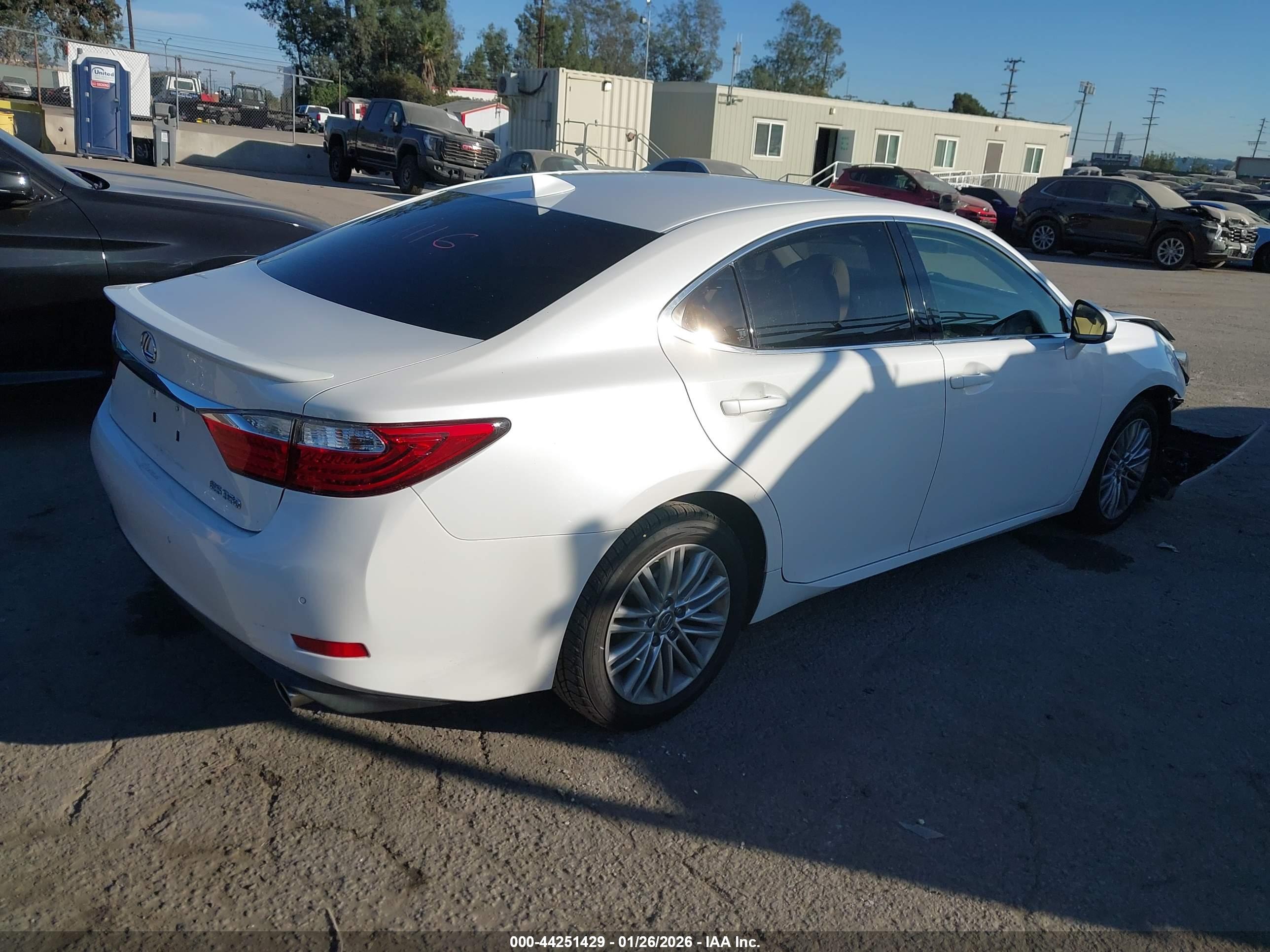 LEXUS ES image 4