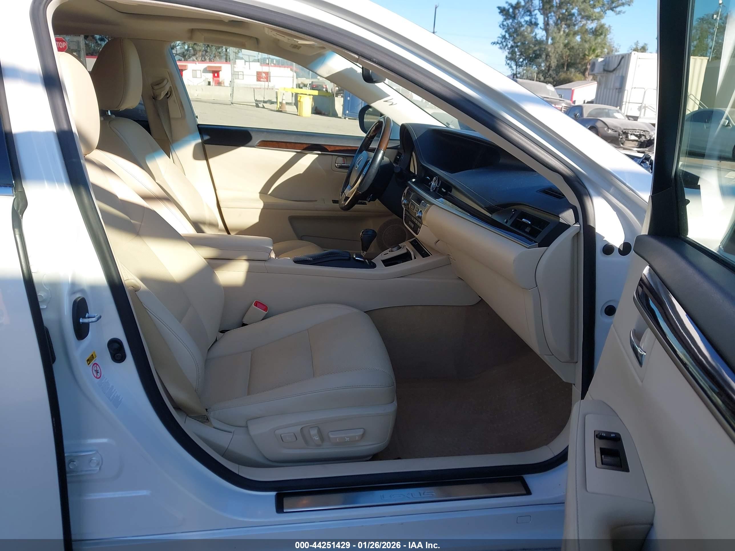 LEXUS ES image 5