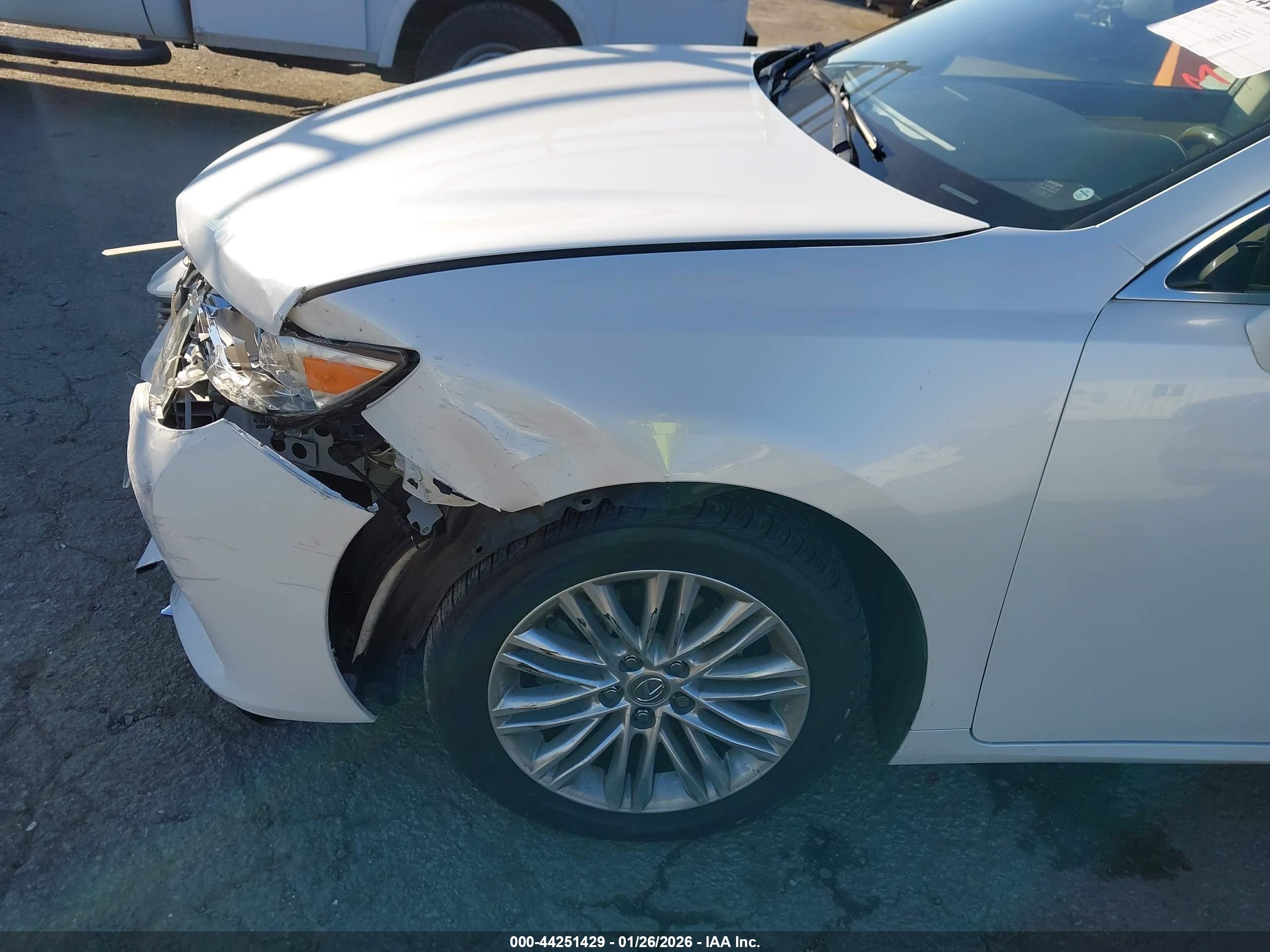 LEXUS ES image 6