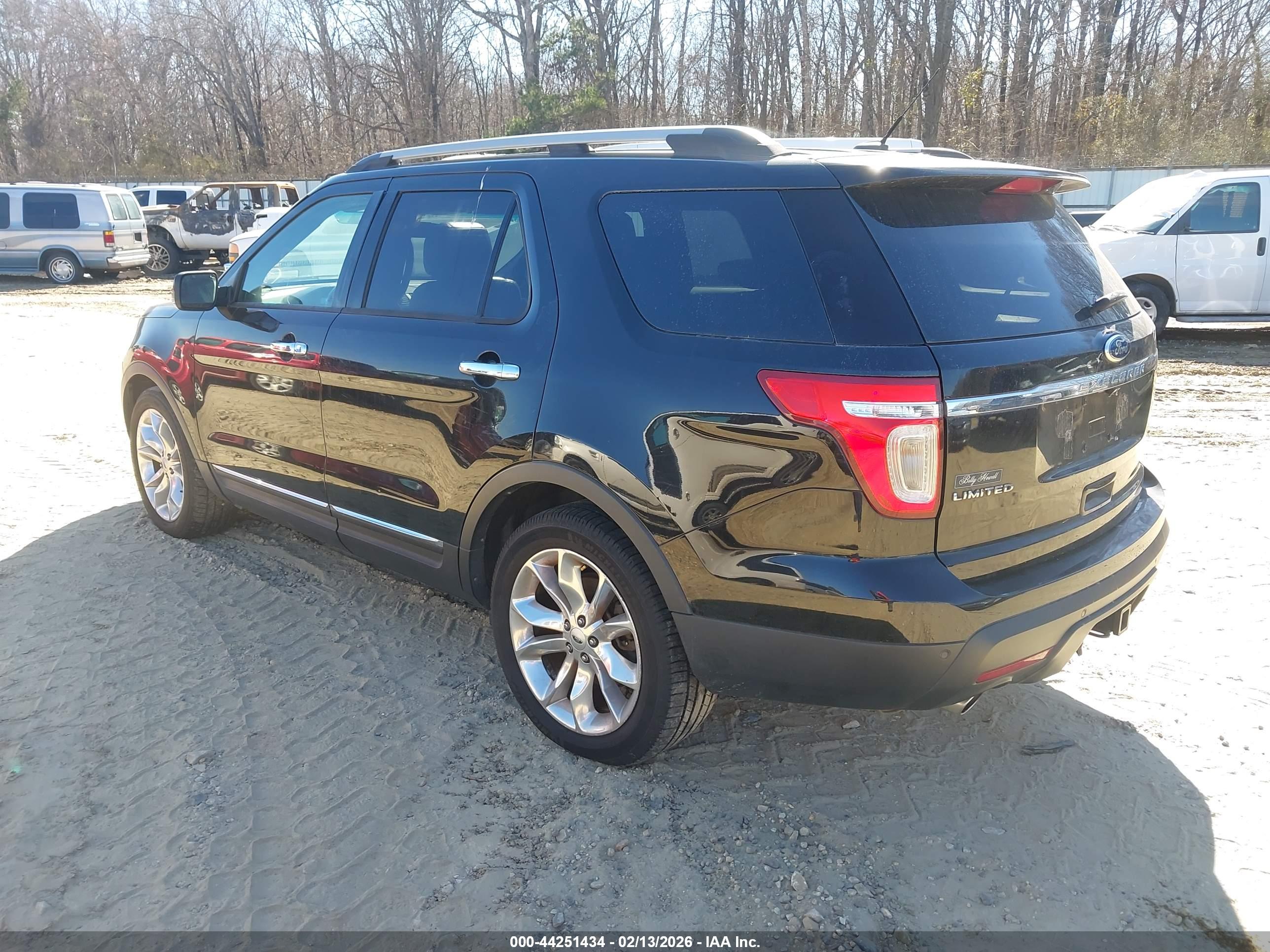 FORD EXPLORER image 3