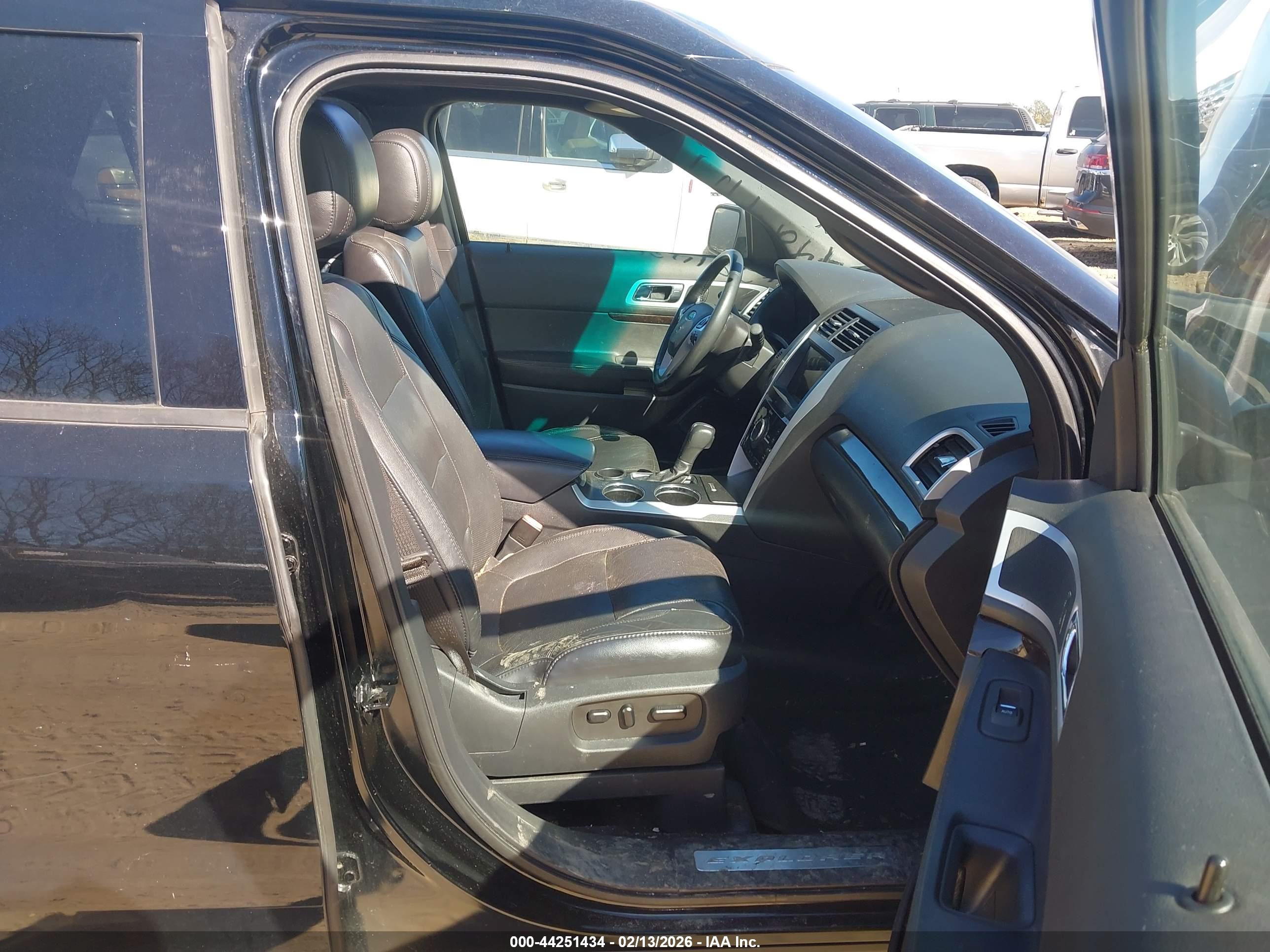 FORD EXPLORER image 5
