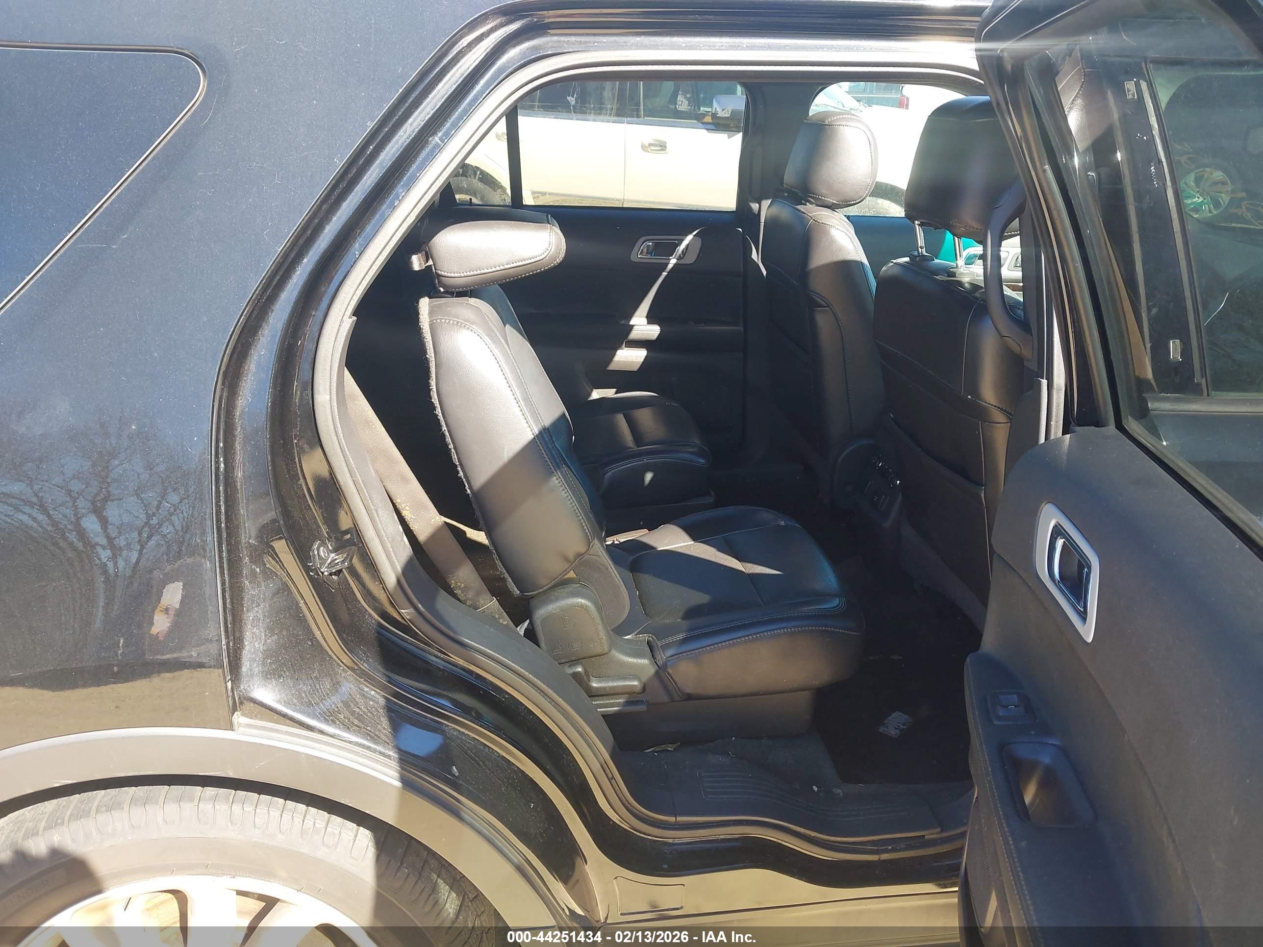 FORD EXPLORER image 8