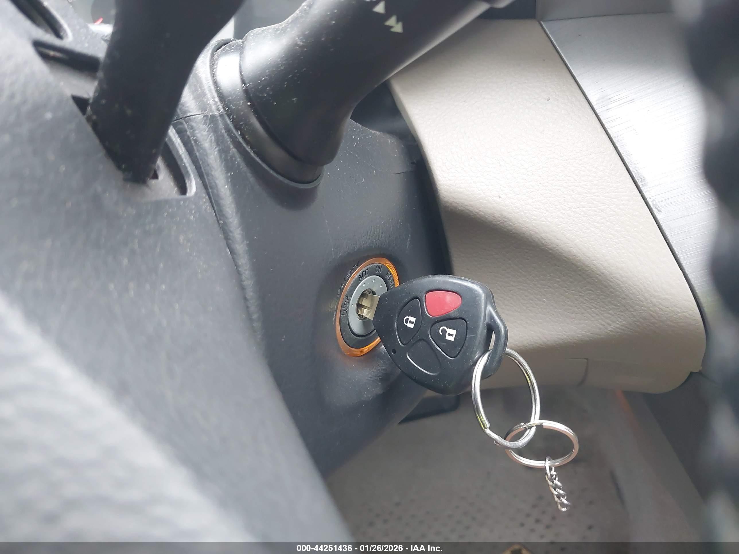 TOYOTA RAV4 image 11